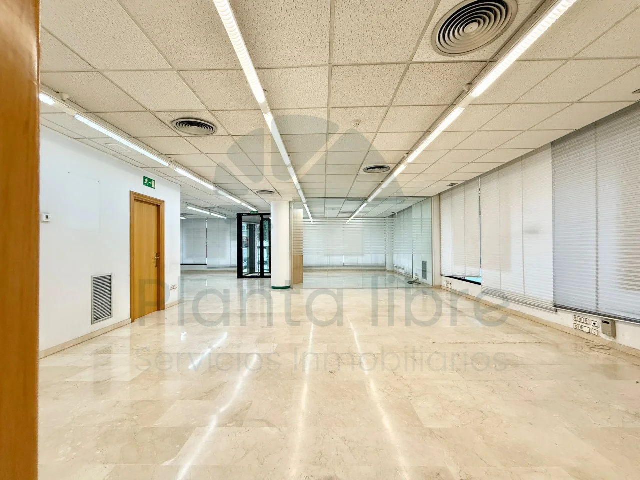 Local comercial acristalado en Logroño