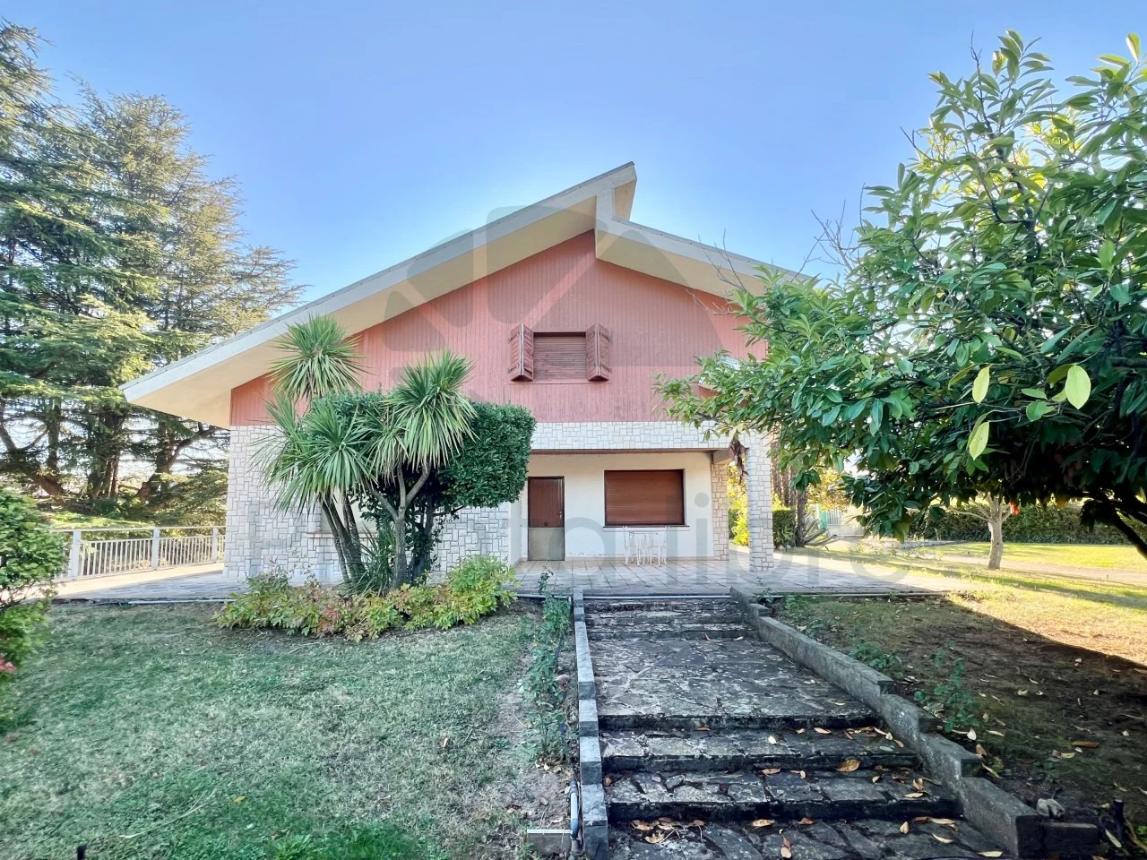 Gran chalet con piscina privada y parcela