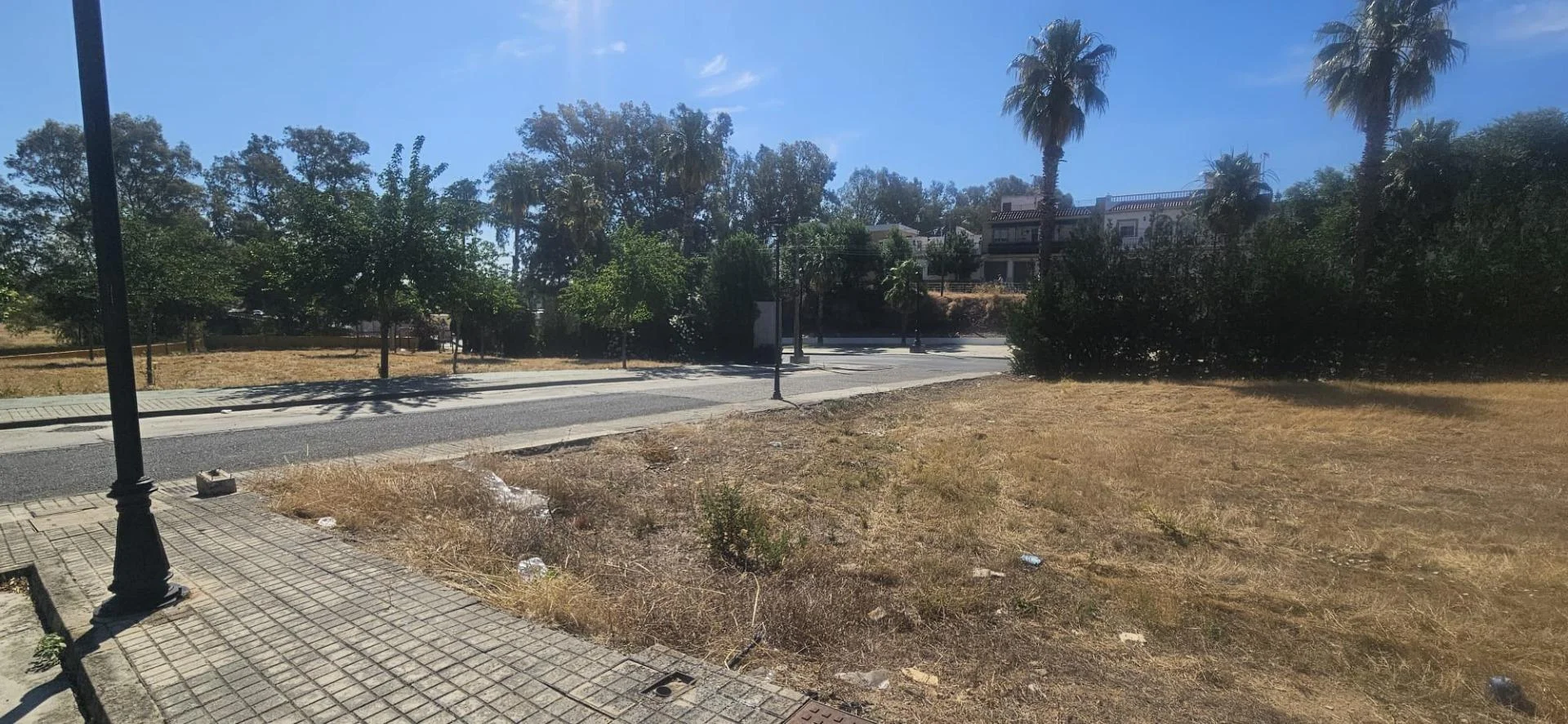 Solar edificable de 100 m² en Guillena