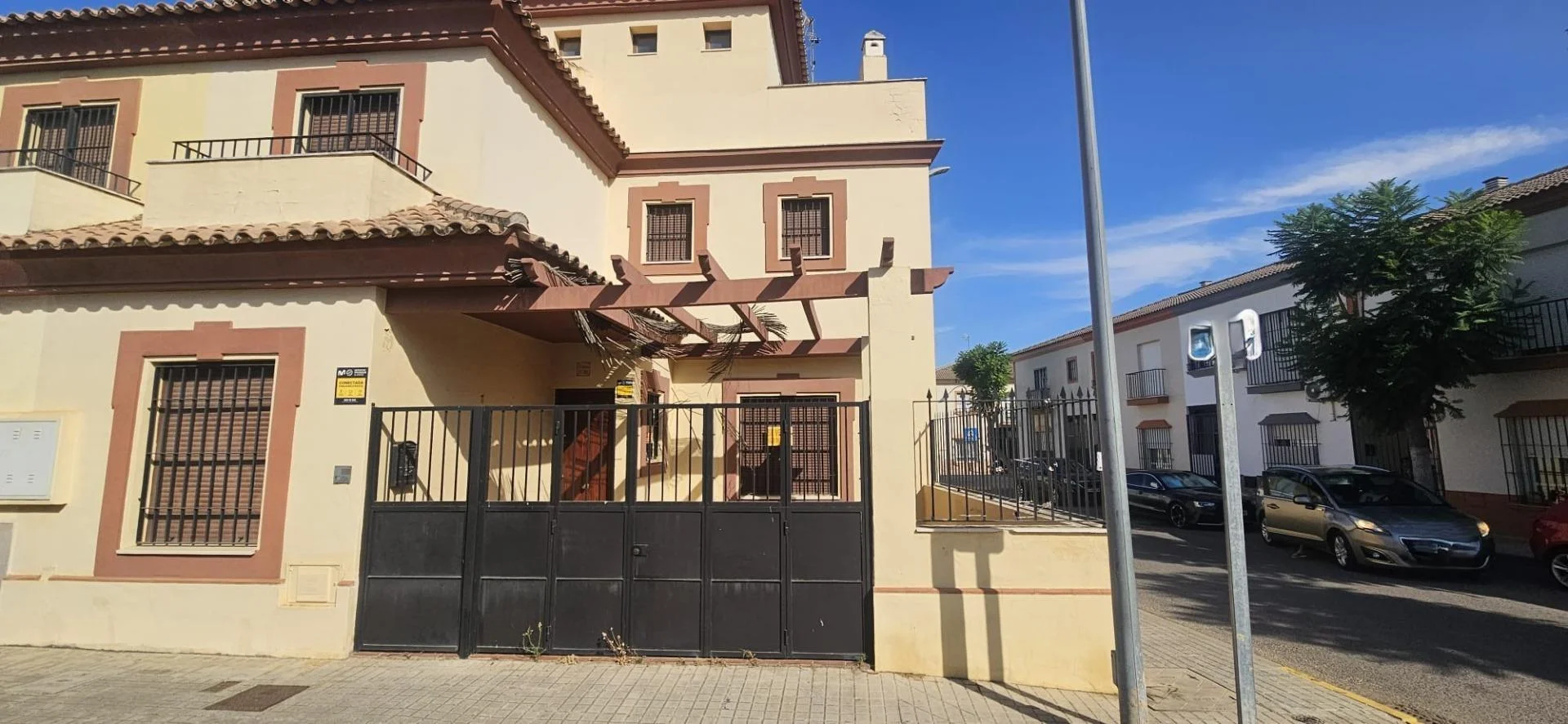 Casa amplia en Brenes, cinco dormitorios
