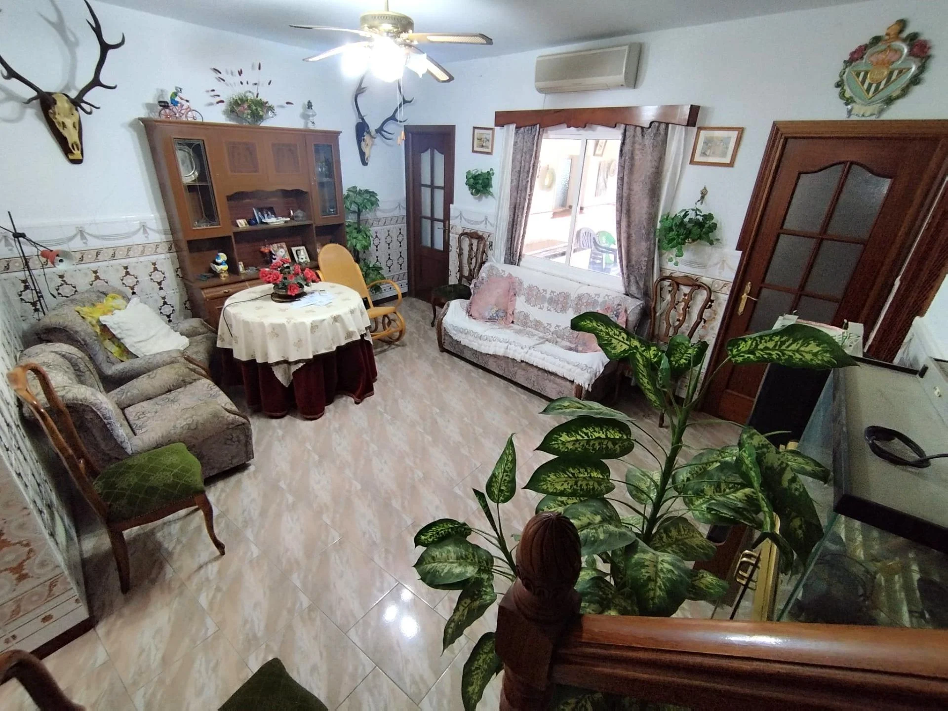 Casa de ocho dormitorios en El Ronquillo
