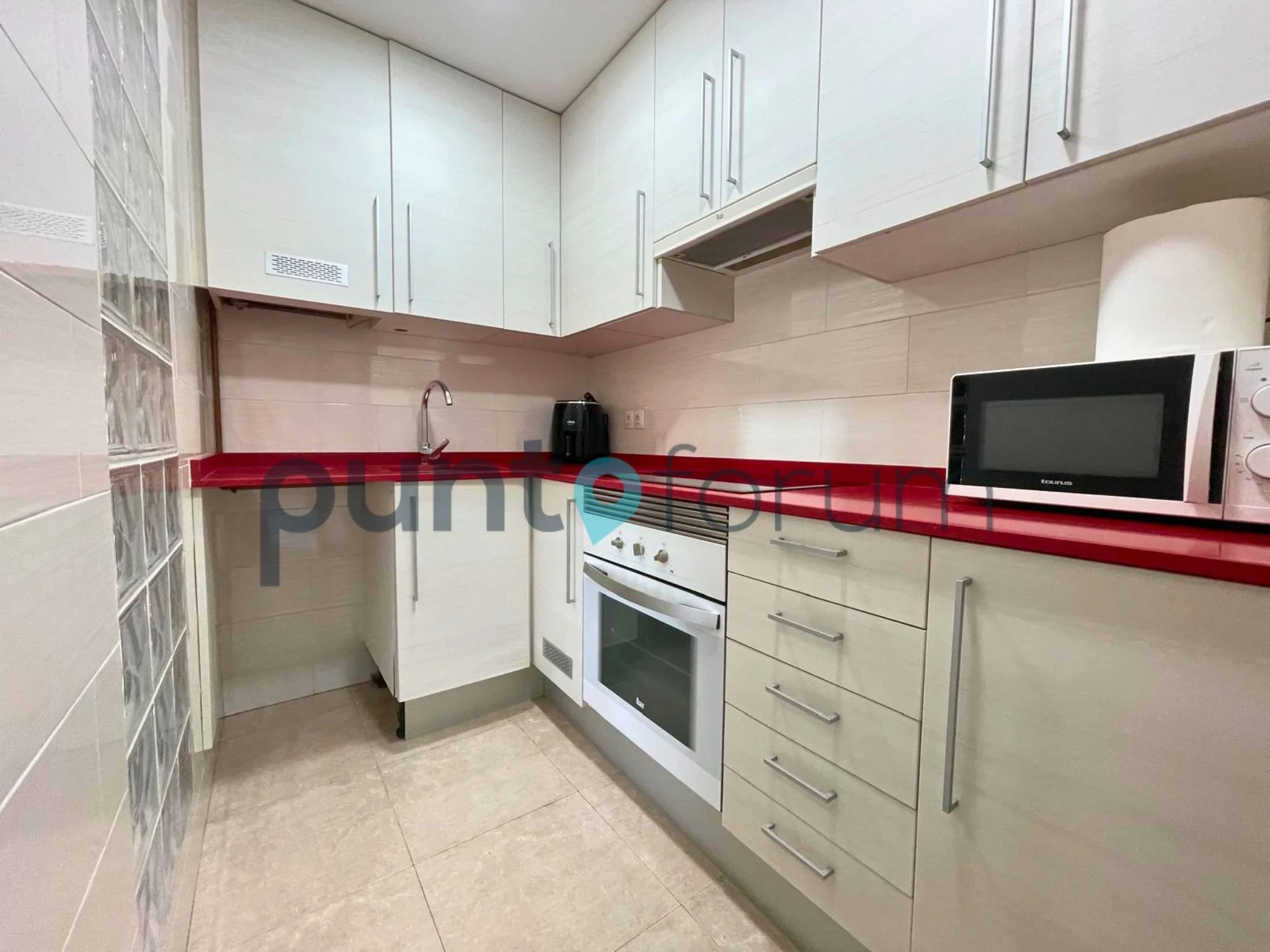 Bright two-bedroom flat in Besós Mar
