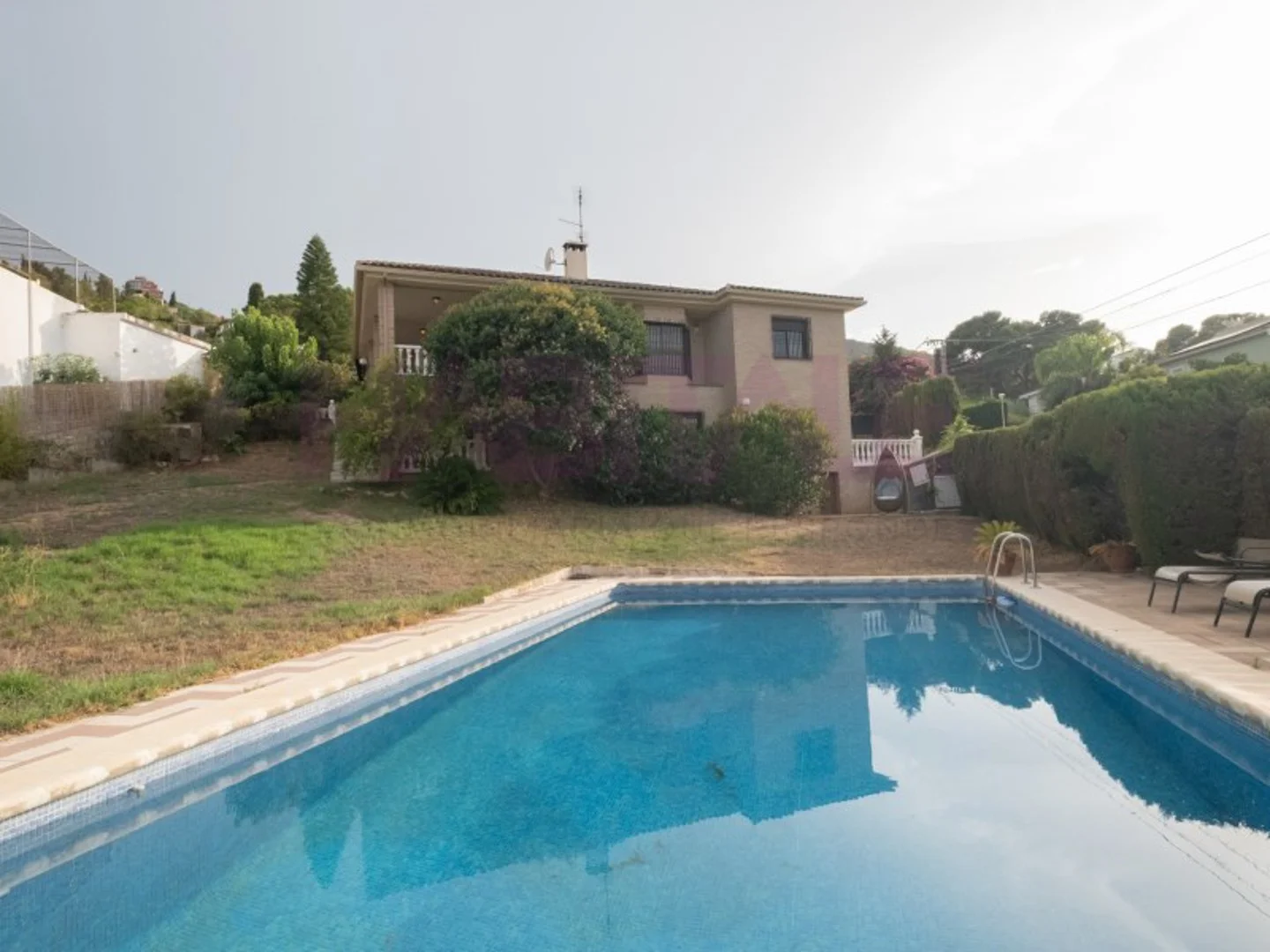 Chalet con piscina privada y parcela de 1.500 m²