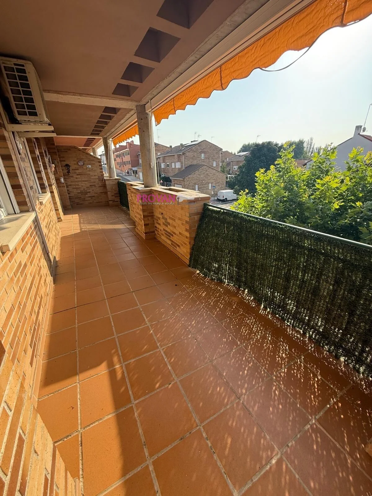Bright three-bedroom flat with pool