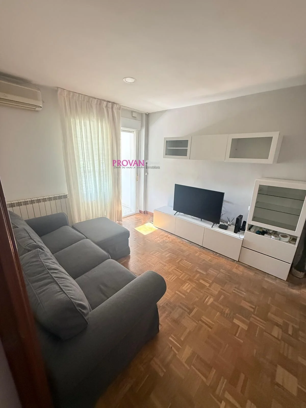 Piso de tres dormitorios en Noreste con terraza acristalada
