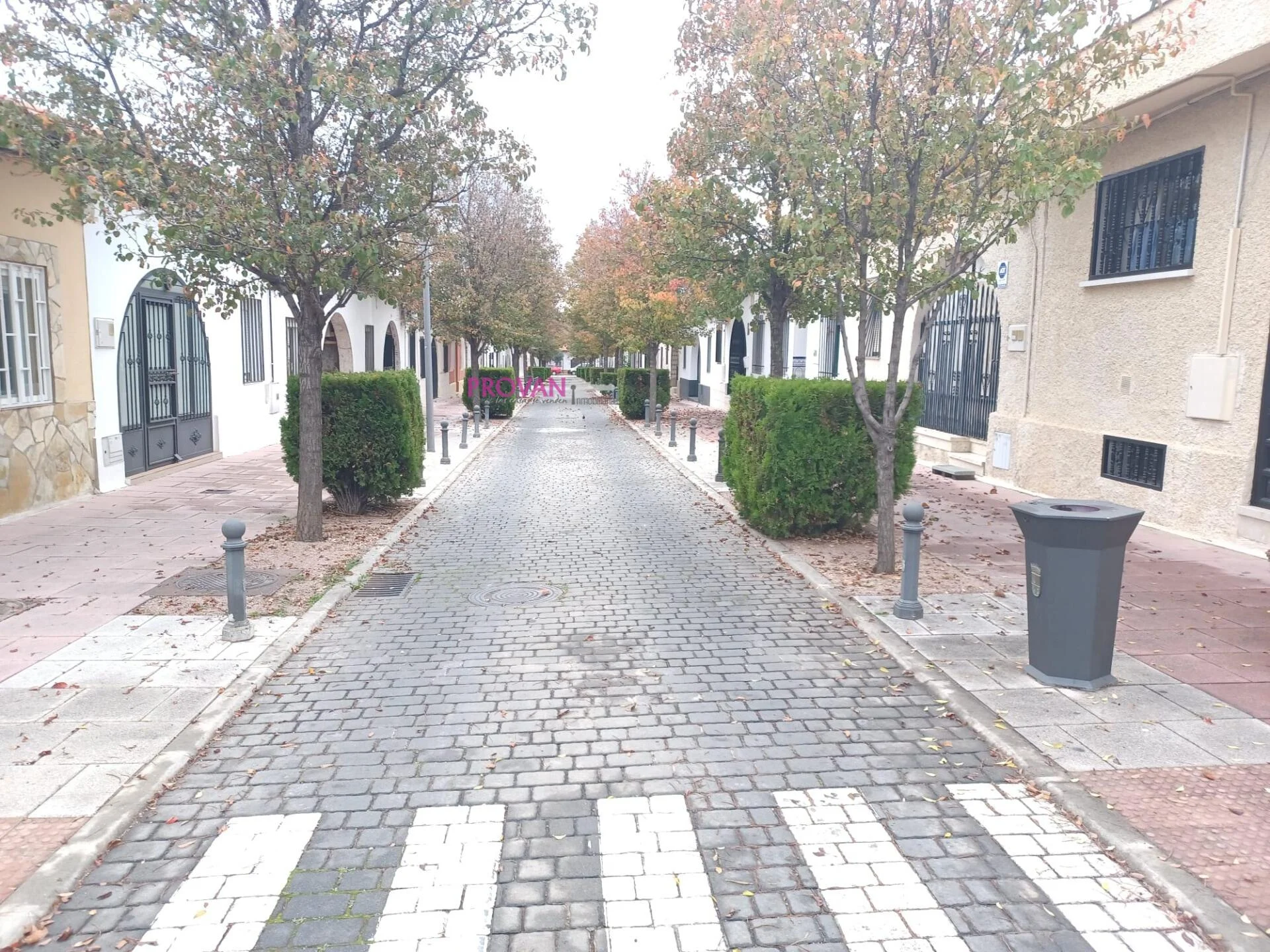Casa de tres dormitorios para reformar en Zapatería