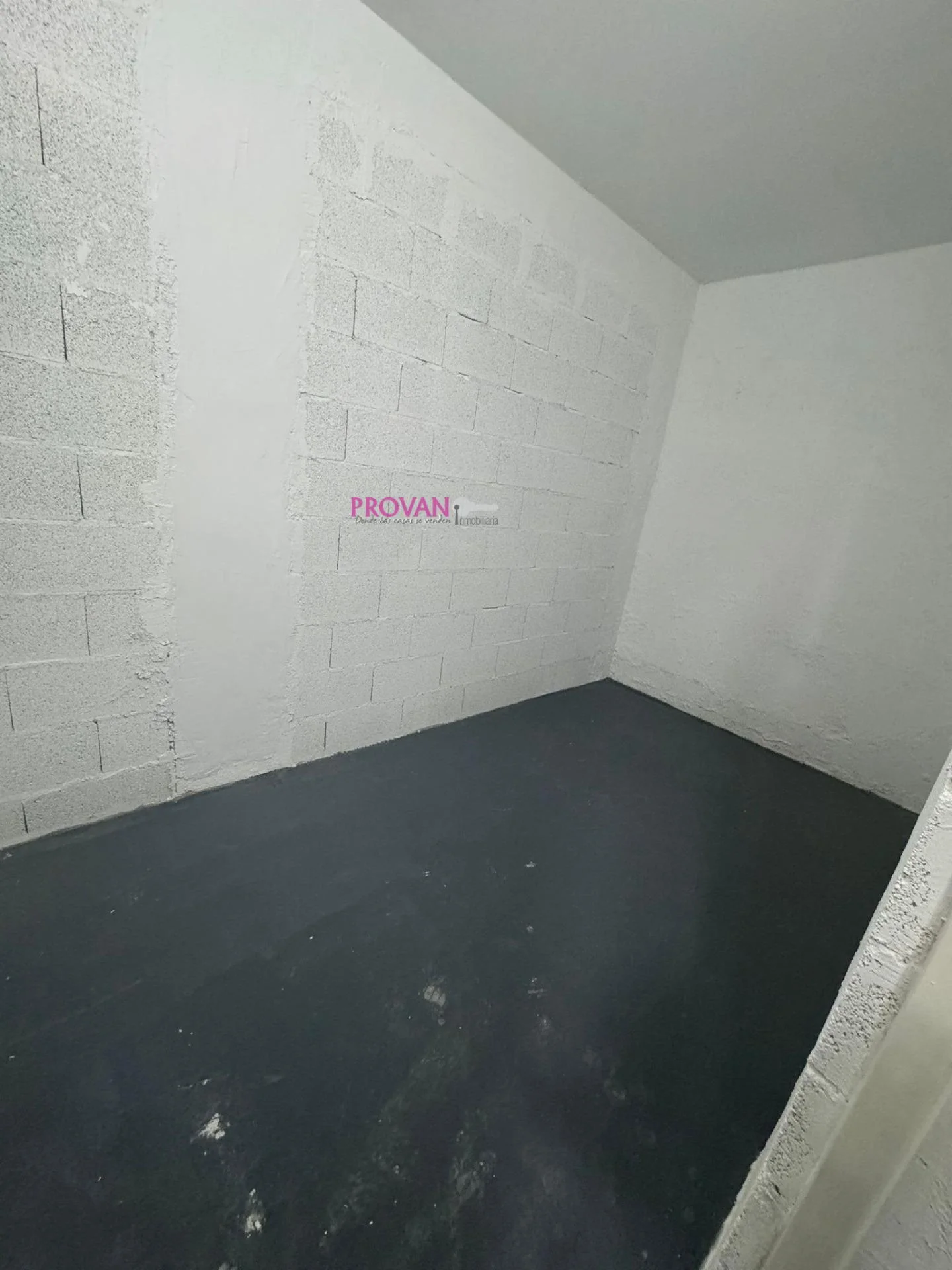 Compact storage room in Sureste