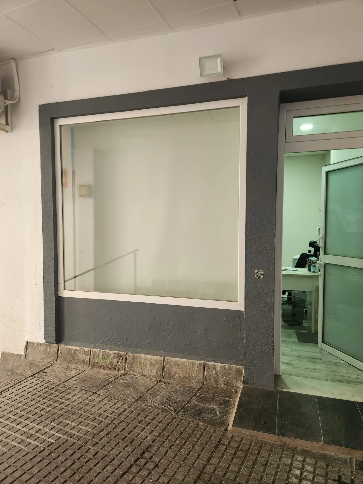 Local comercial reformado en centro histórico