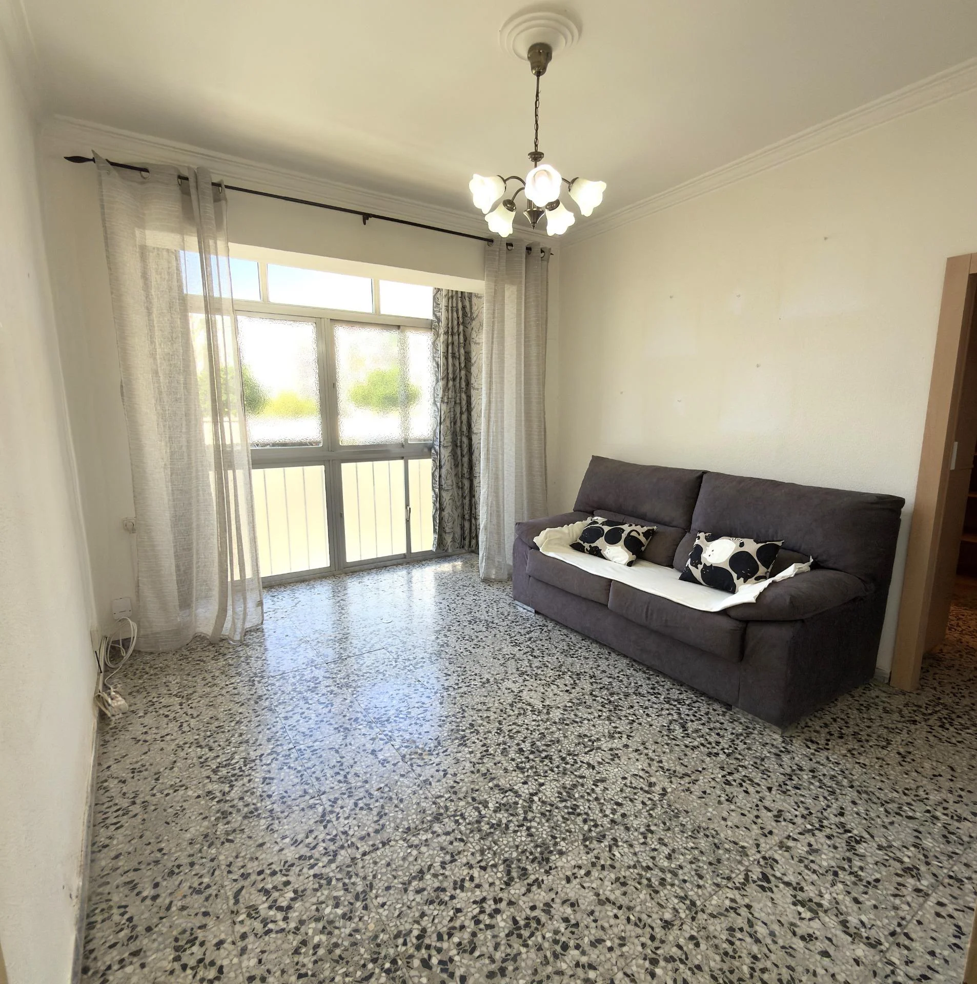 Three-bedroom flat near university