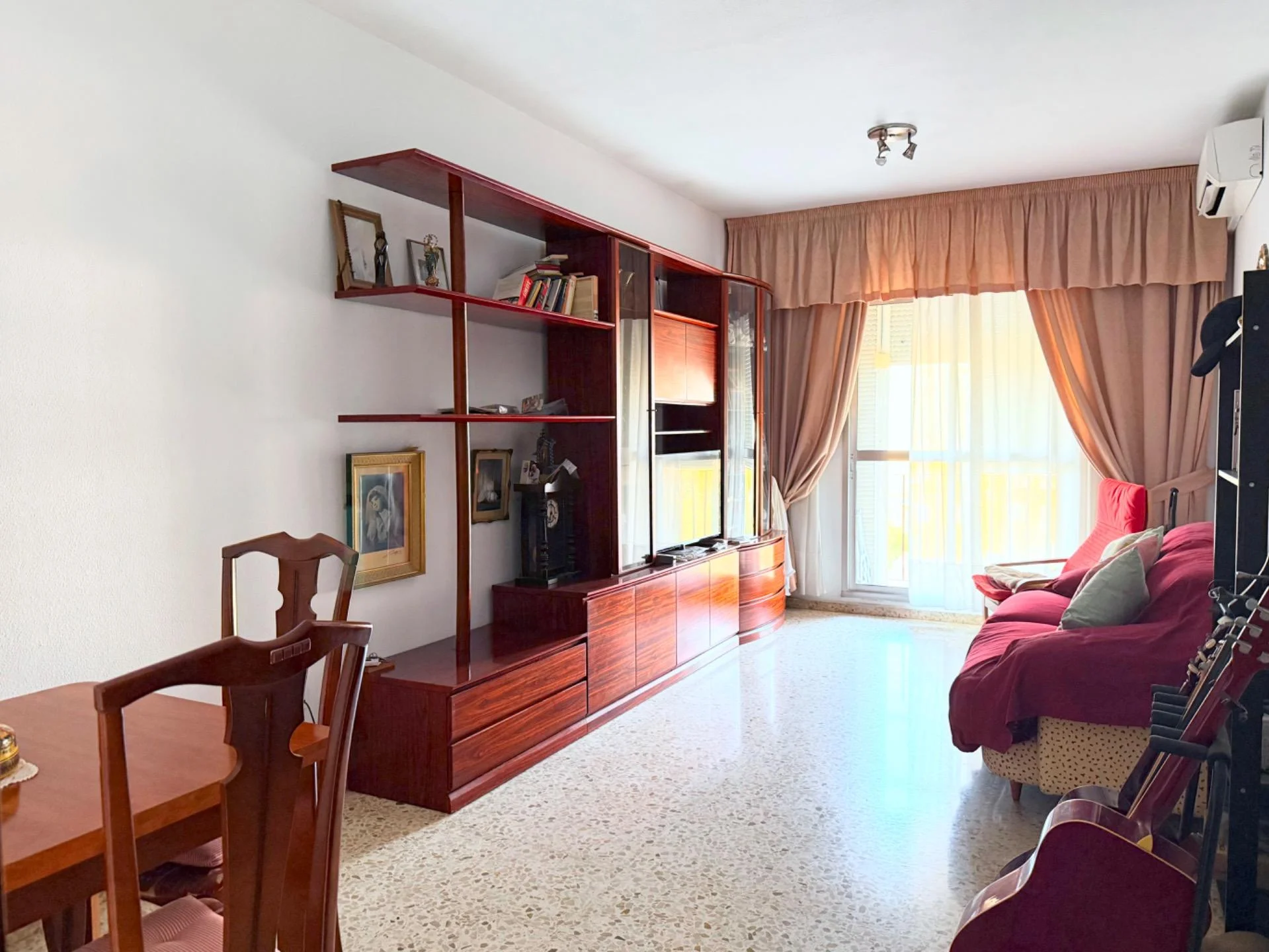 Amplio piso en Sevilla con 3 dormitorios