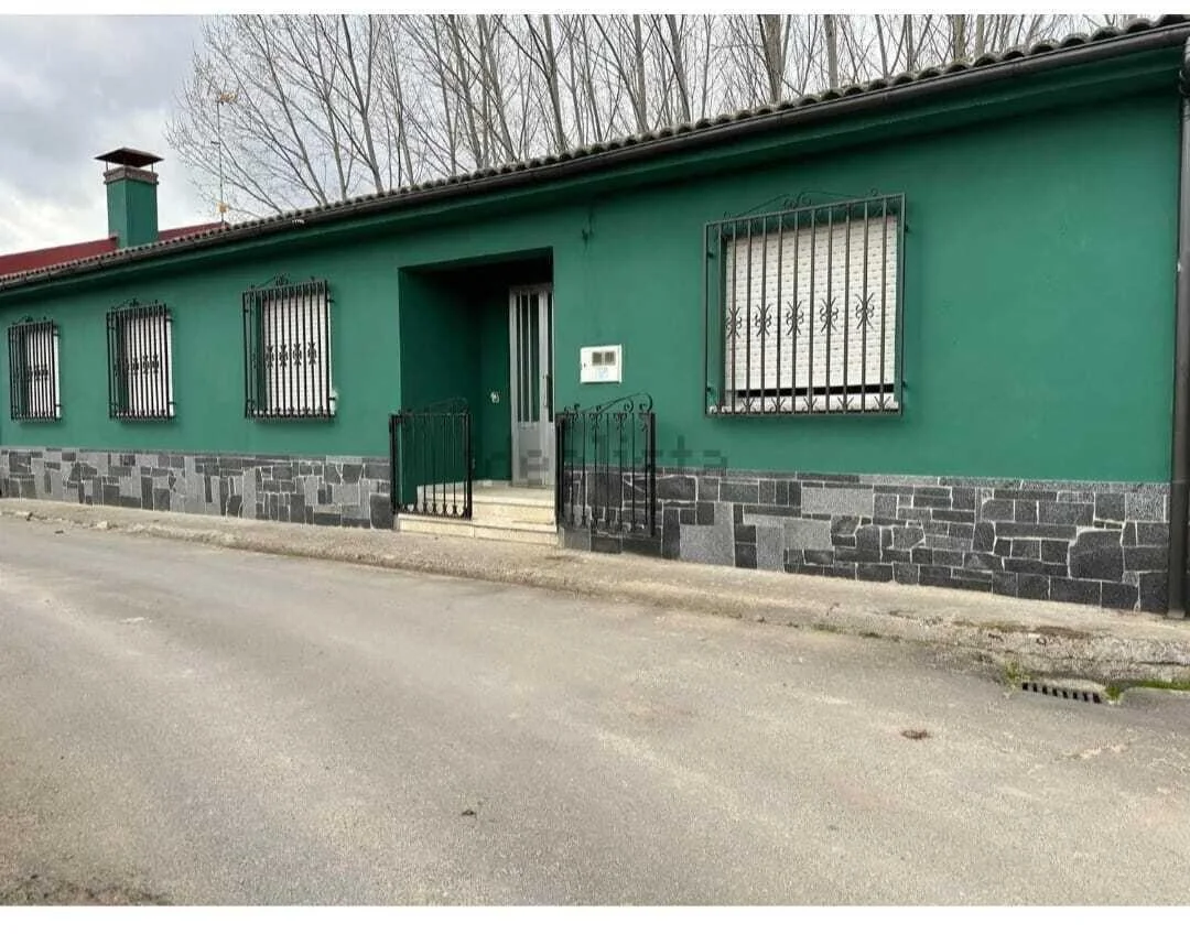 Spacious rural house with warehouse