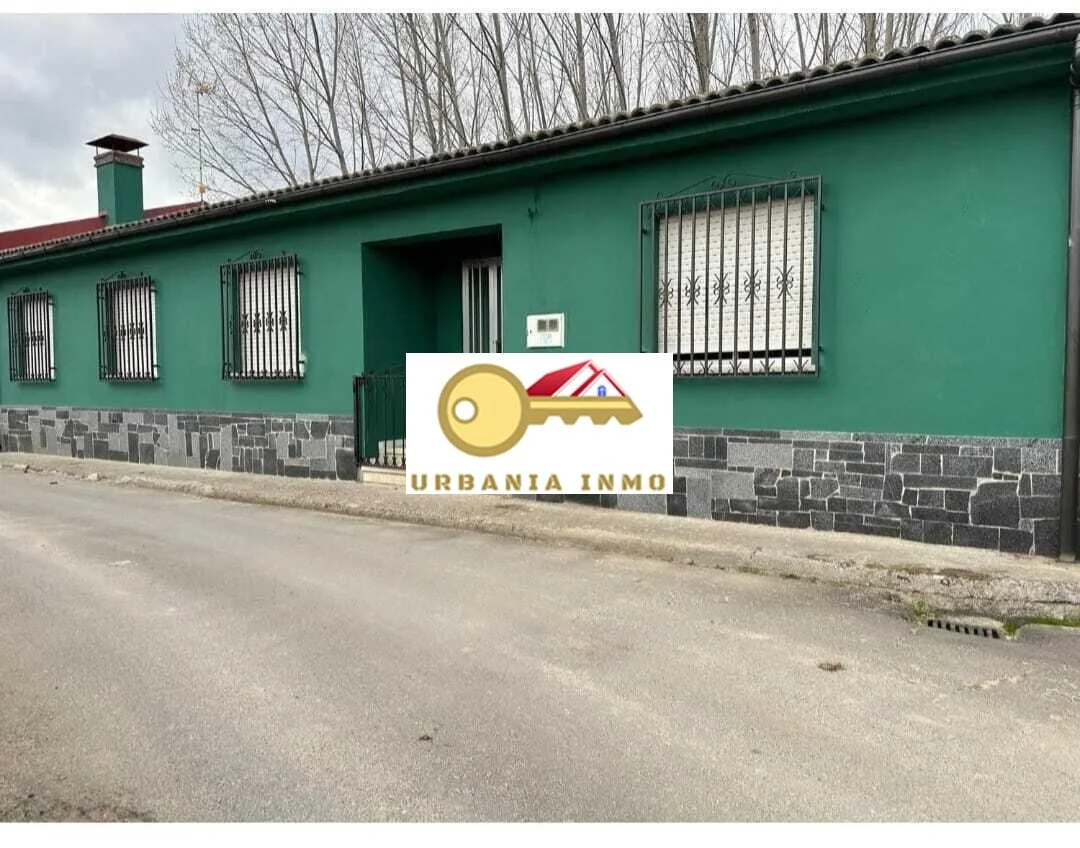Casa rural con nave adosada