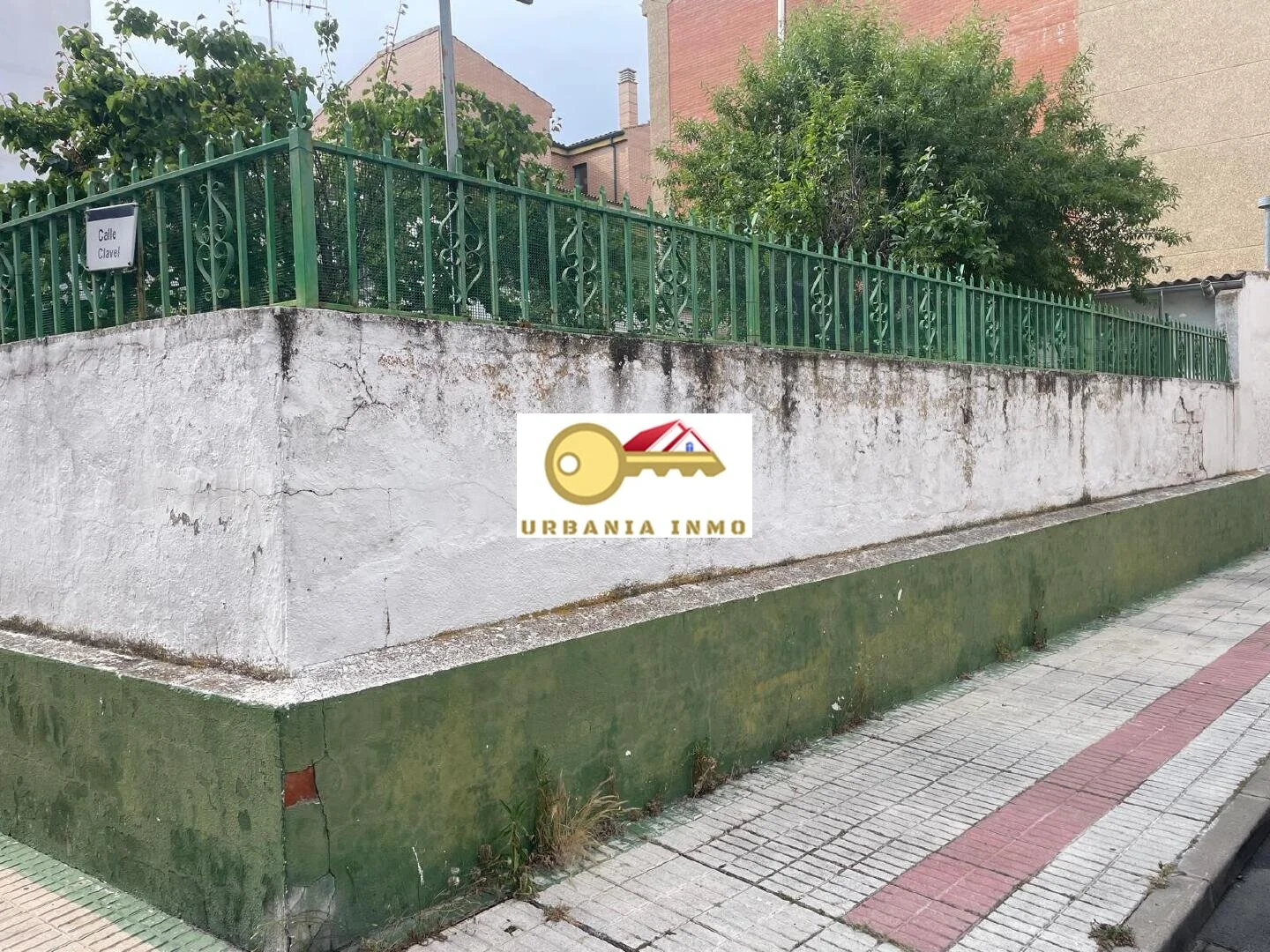 Independent house with redevelopment potential