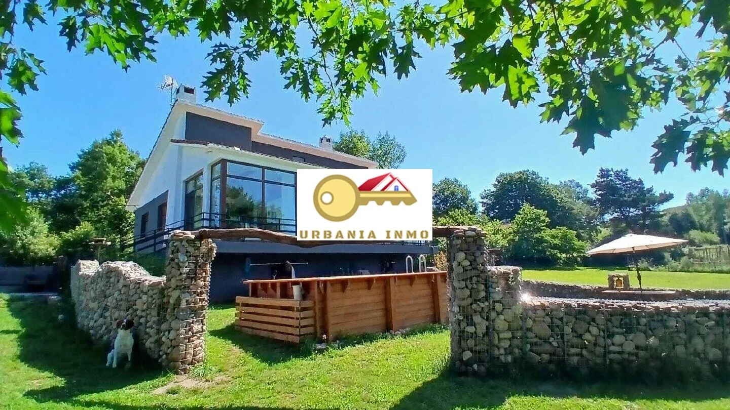 Chalet reformado con piscina privada