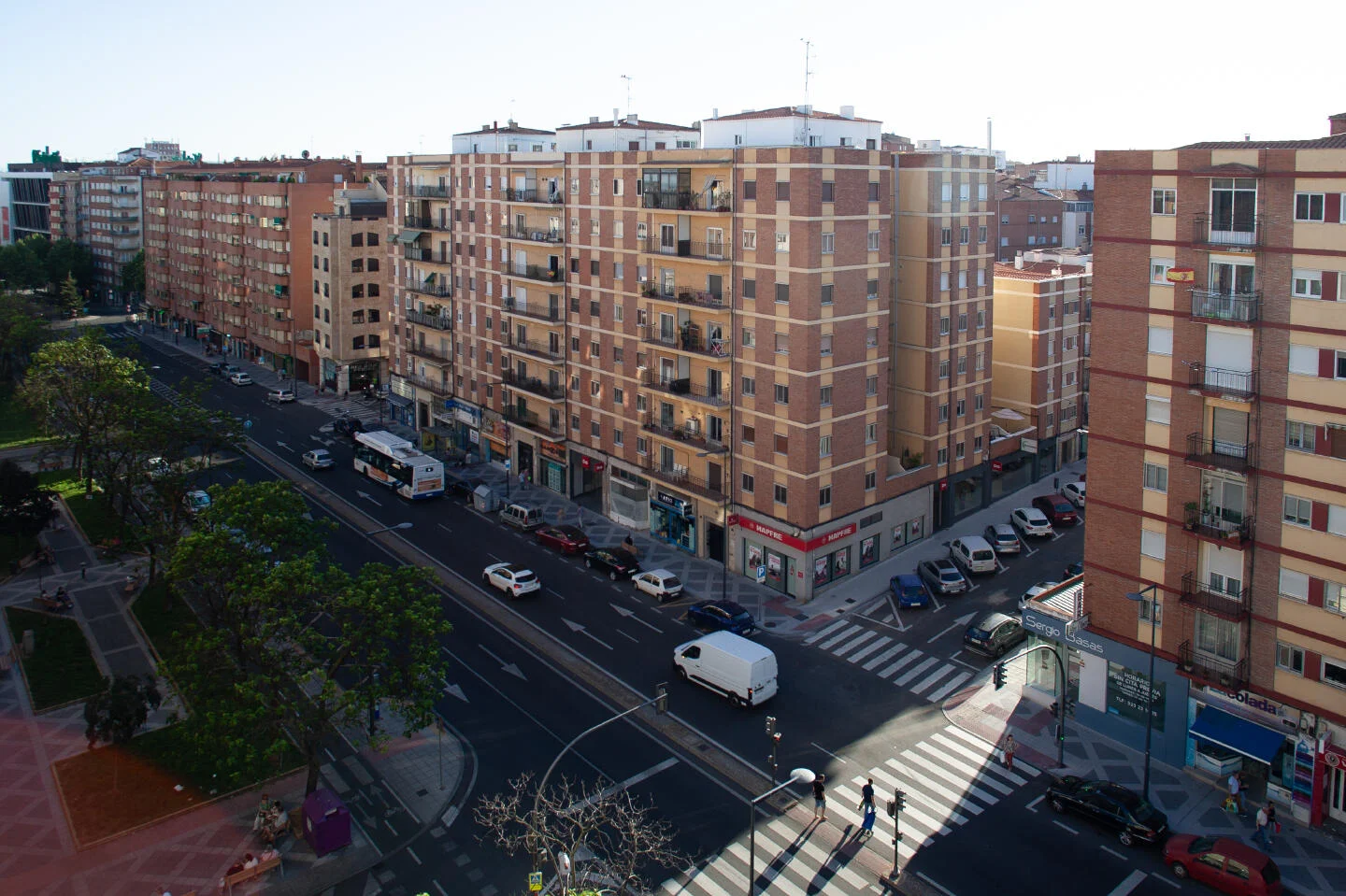 Bright eighth-floor flat, four bedrooms