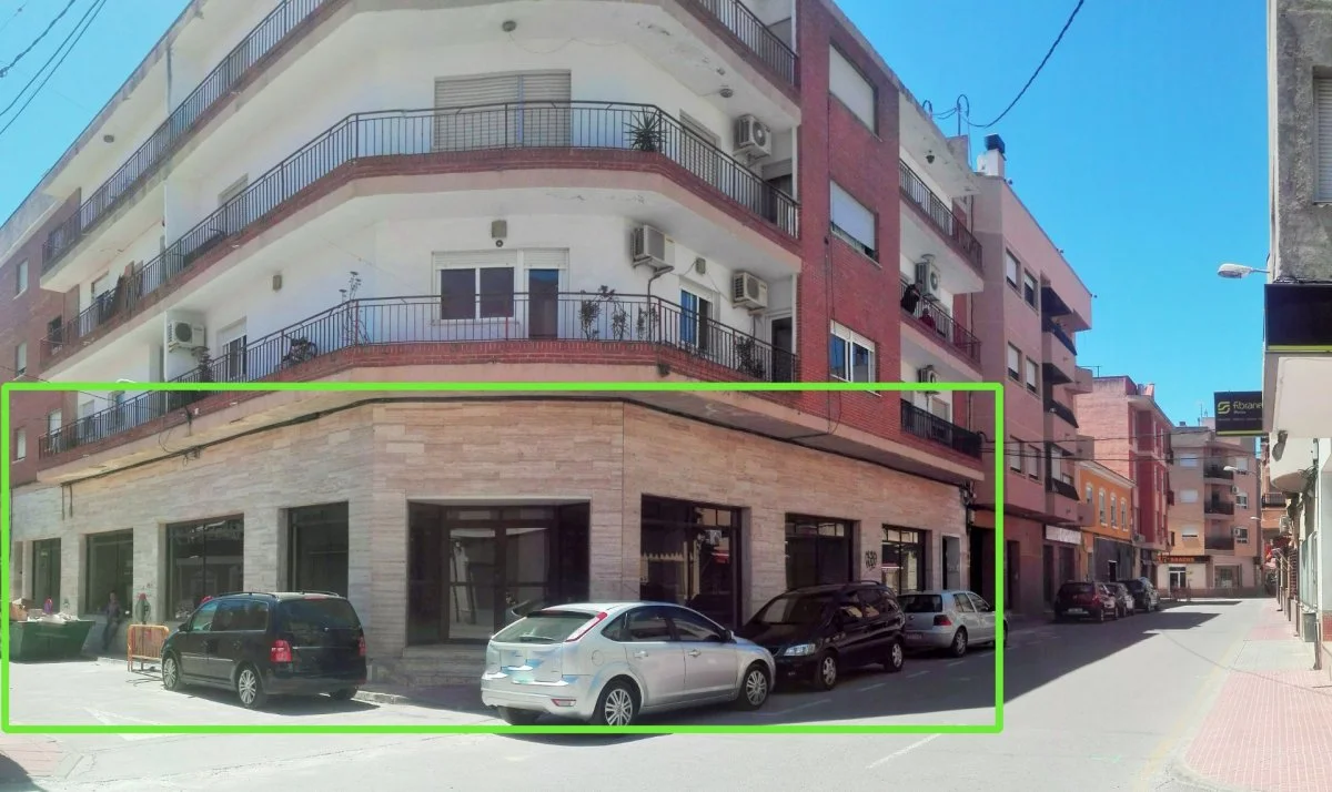 Amplio local comercial en Cabezo de Torres