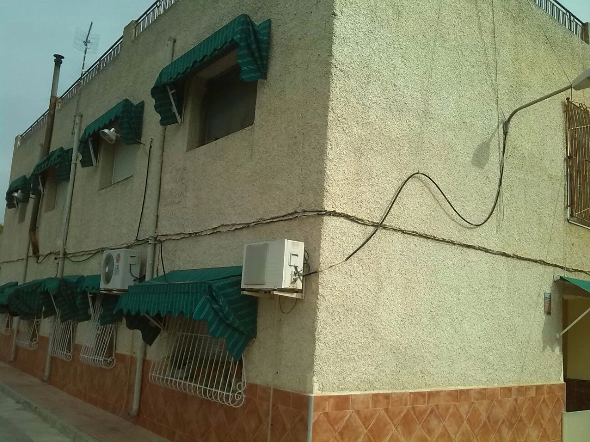 Amplia casa con terreno y seis dormitorios