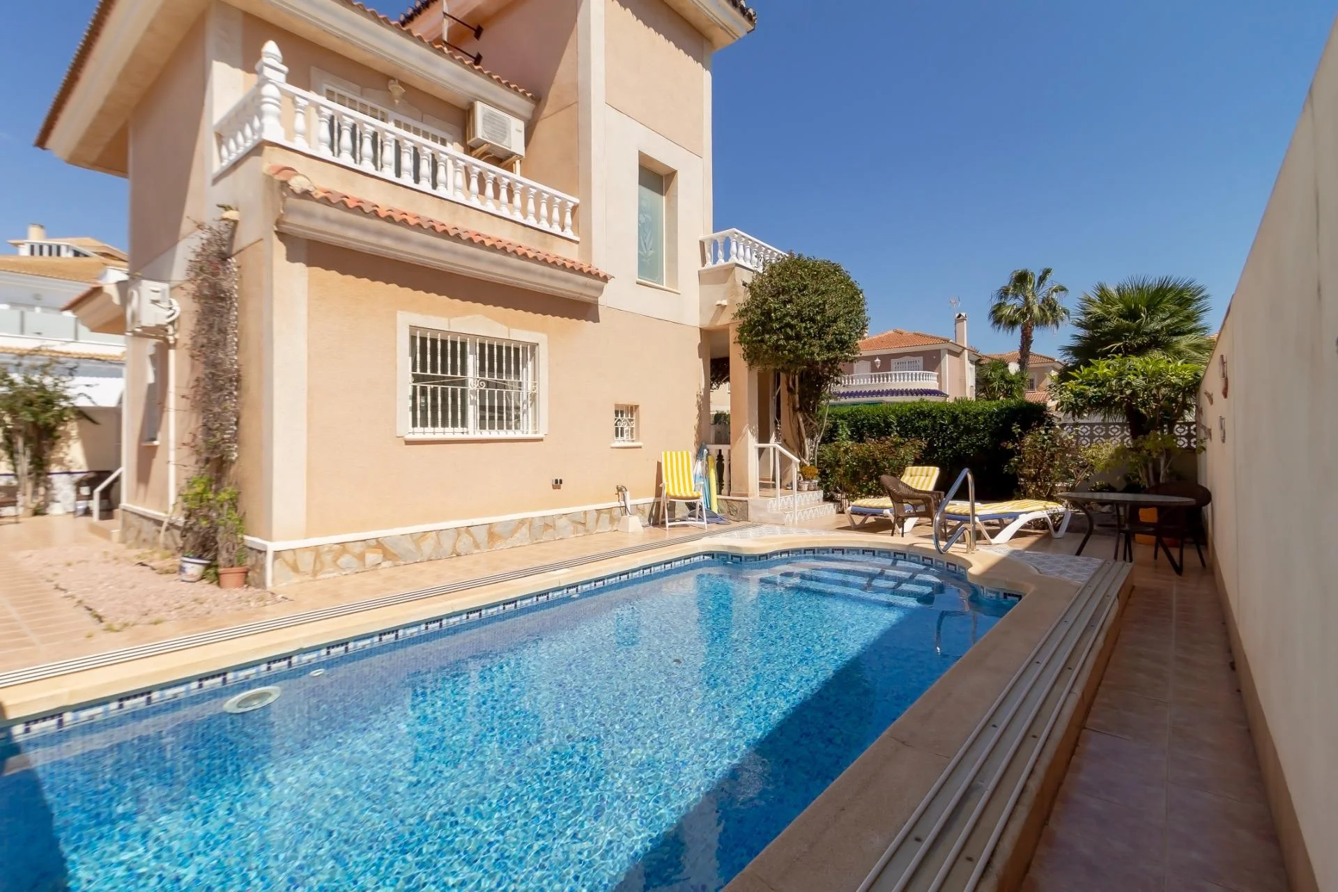 Villa de dos plantas en Los Narejos