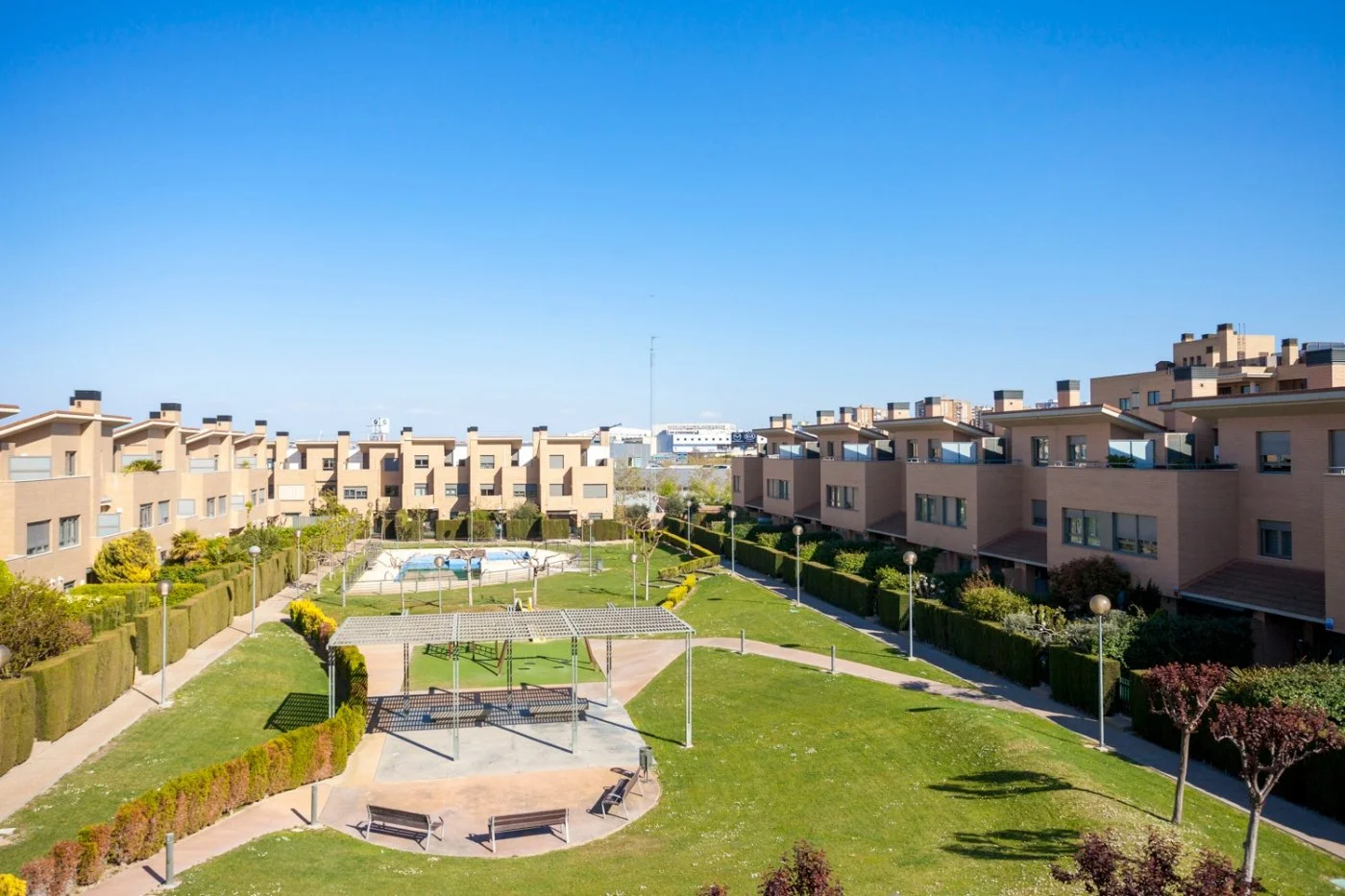 Adosado en Miralbueno de 285 m²
