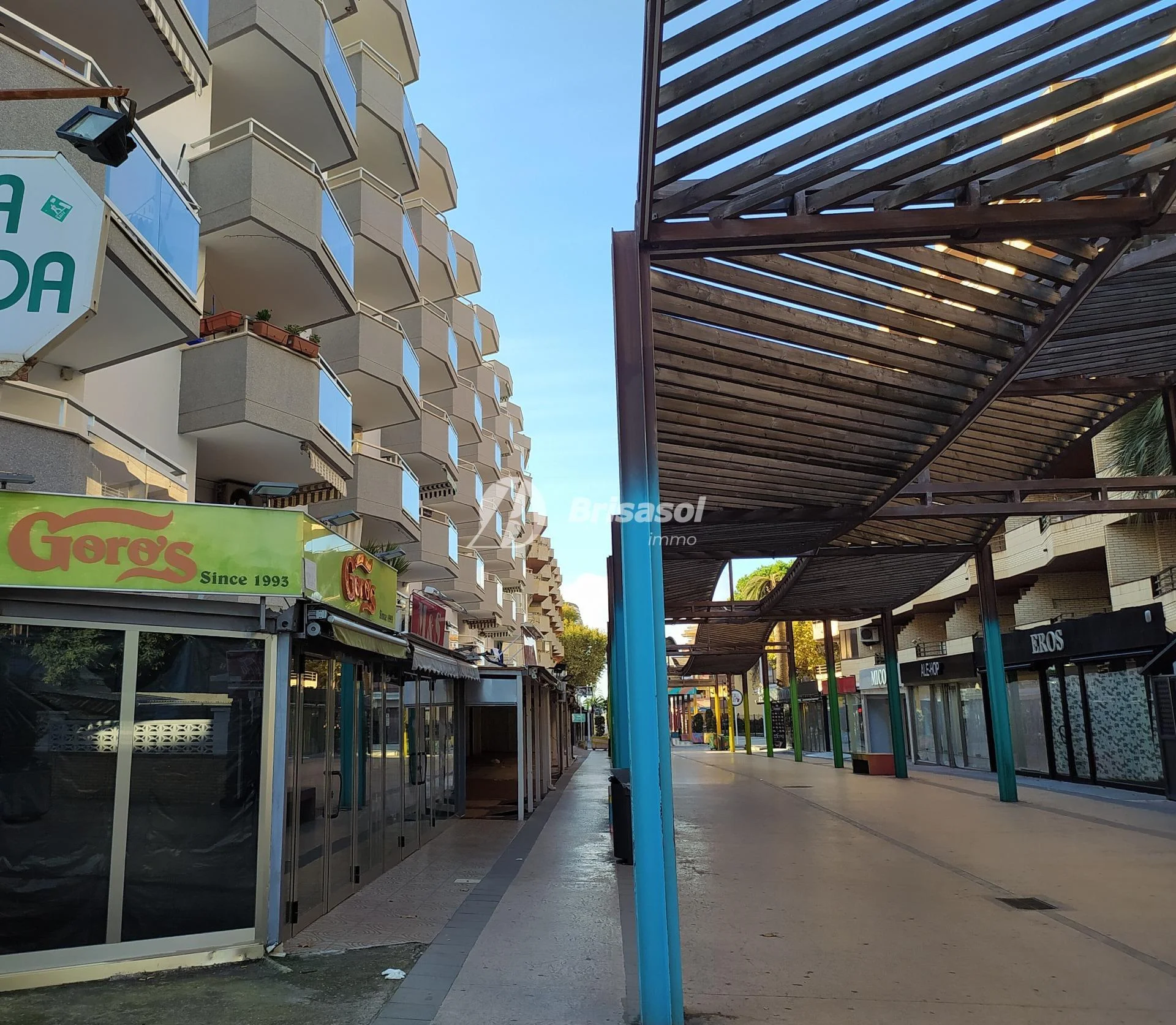 Apartamento costero con terraza y dos dormitorios