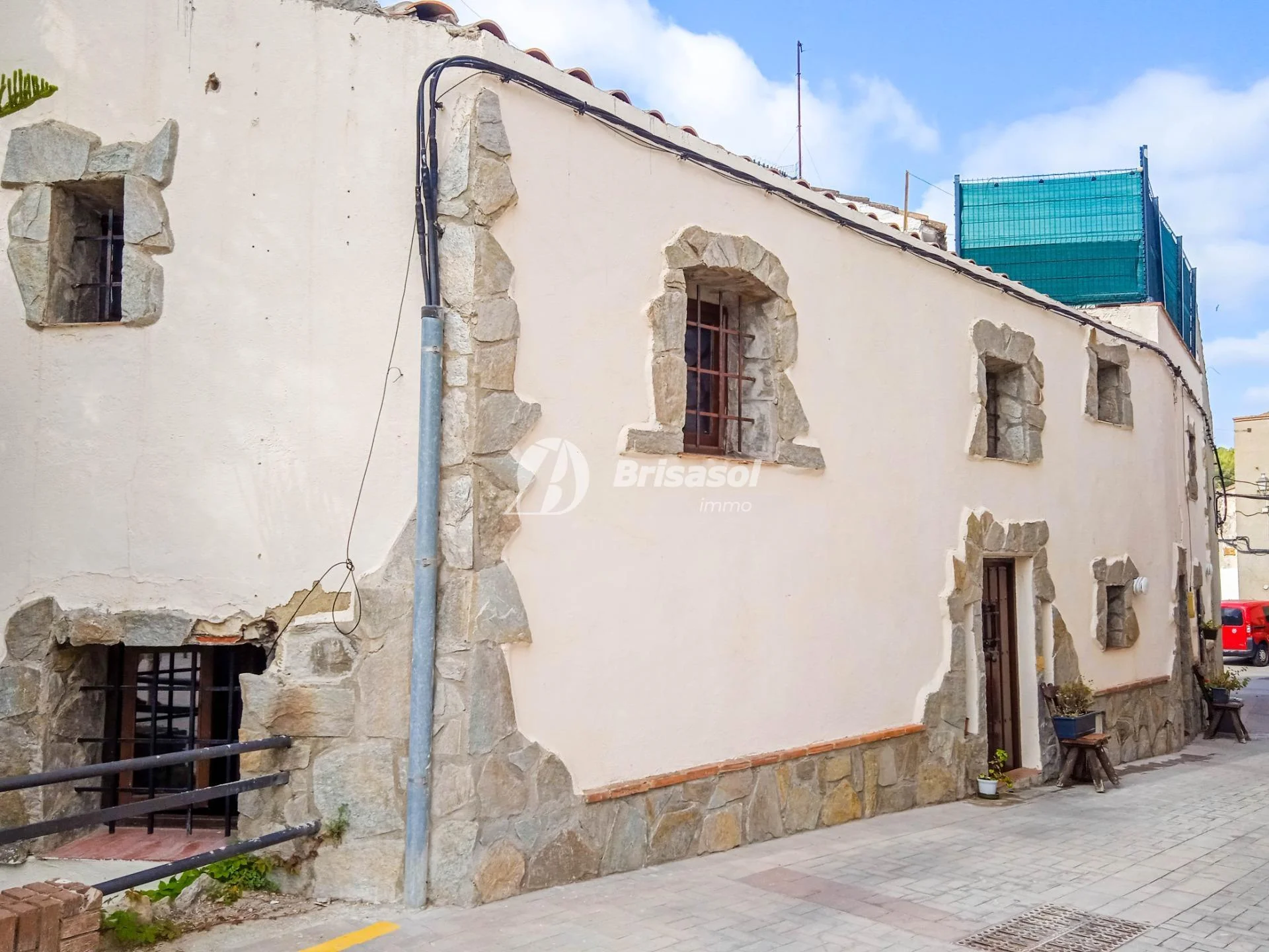 Casa reformada con dos viviendas en Hospitalet