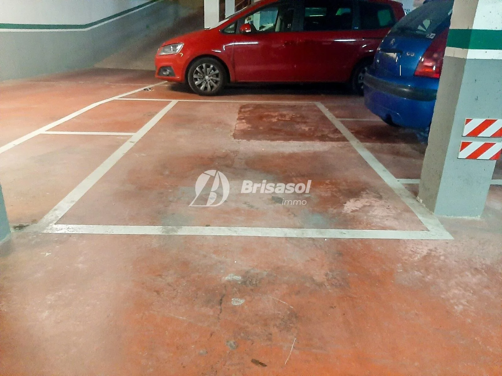 Accessible Reus garage for large car