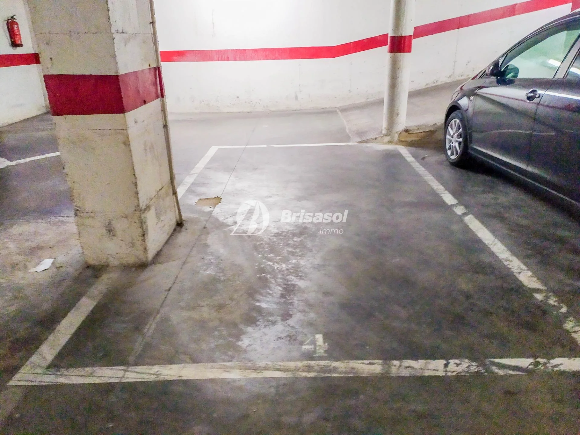 Small-car garage in central Tarragona