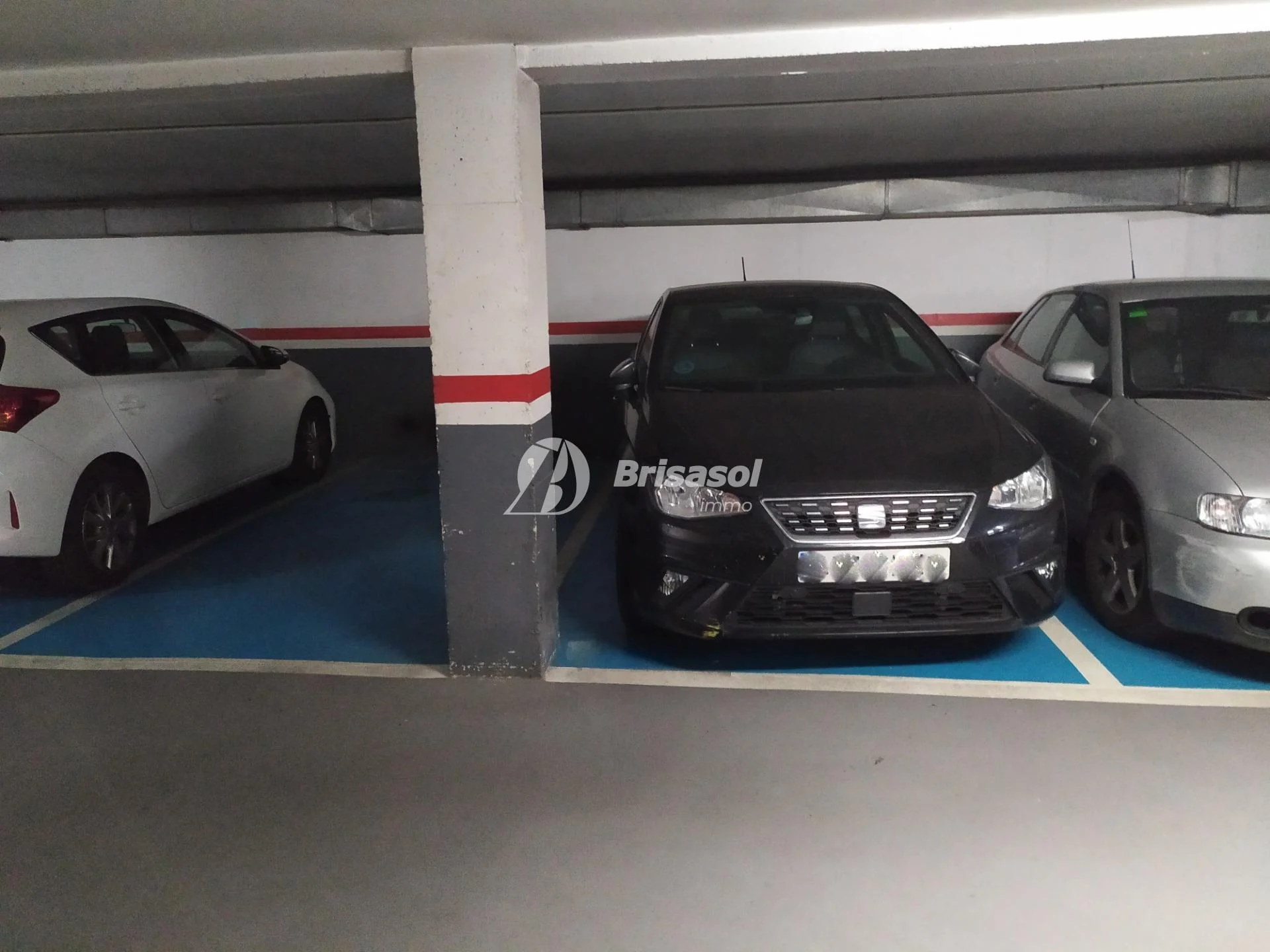 Large-car parking space in Eixample