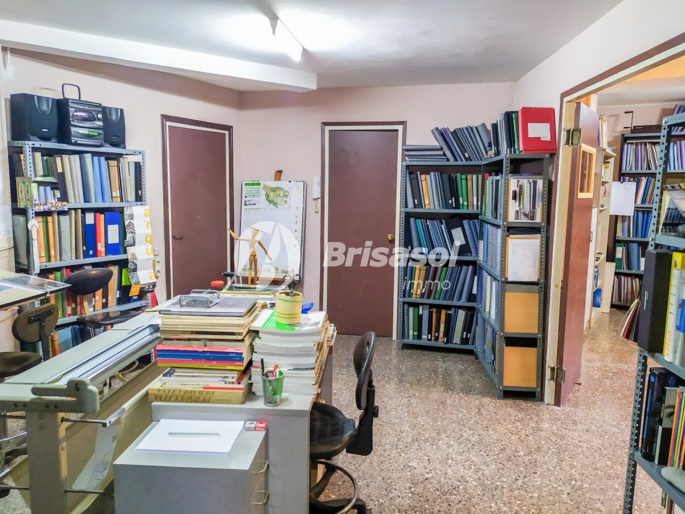 Tarragona commercial unit near university