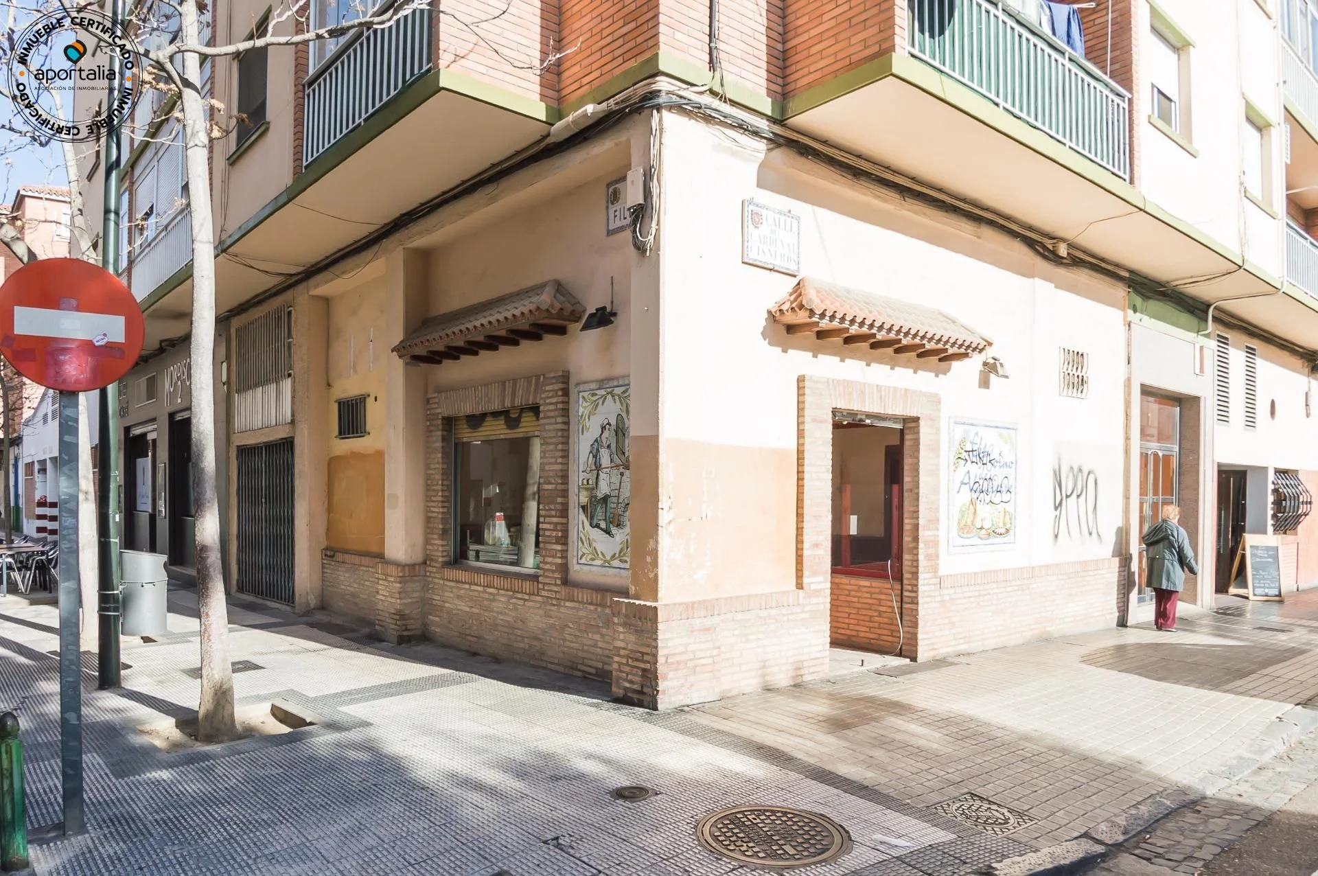 Reform-ready Las Fuentes commercial unit