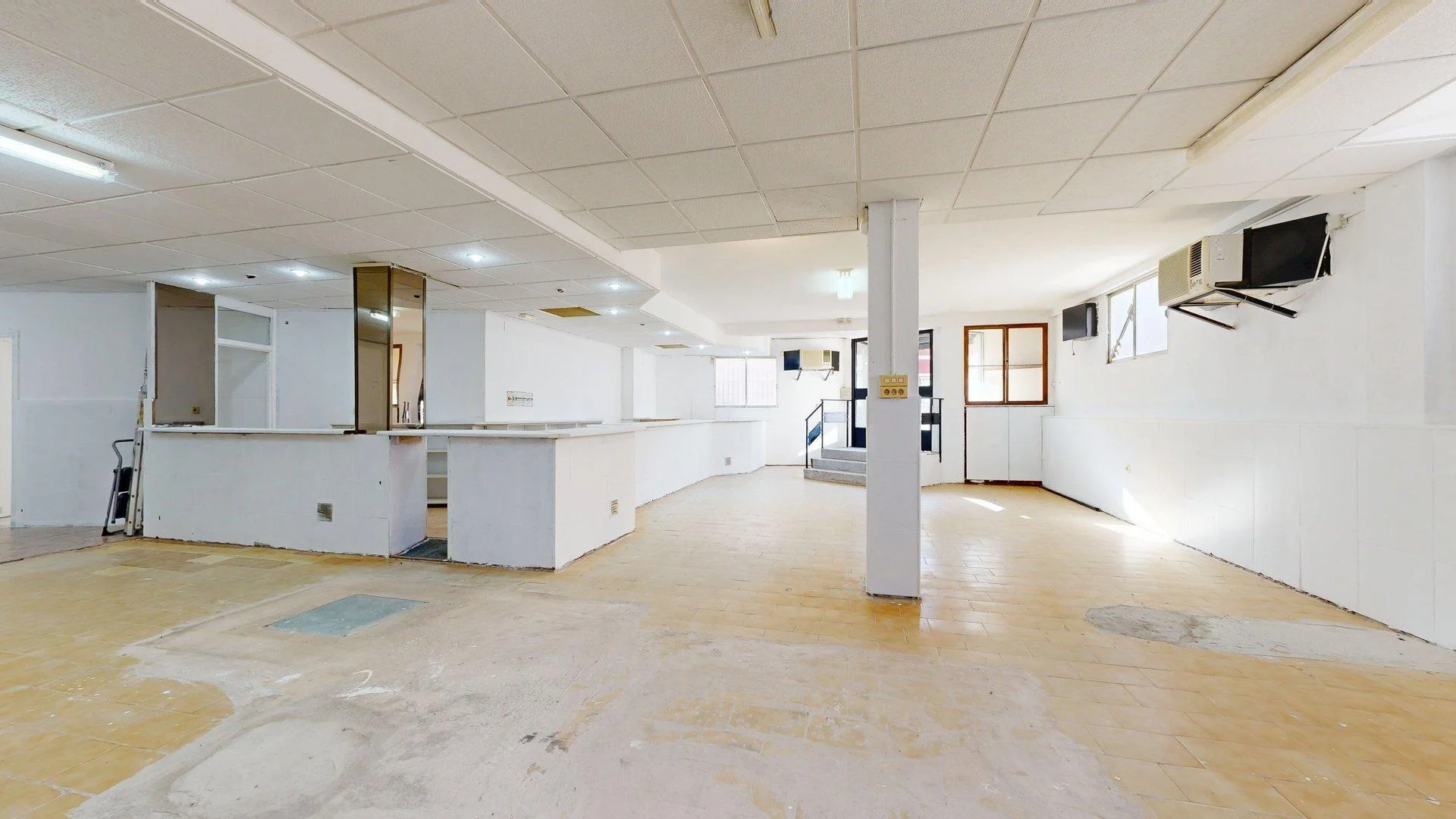 Corner commercial unit in Valdefierro