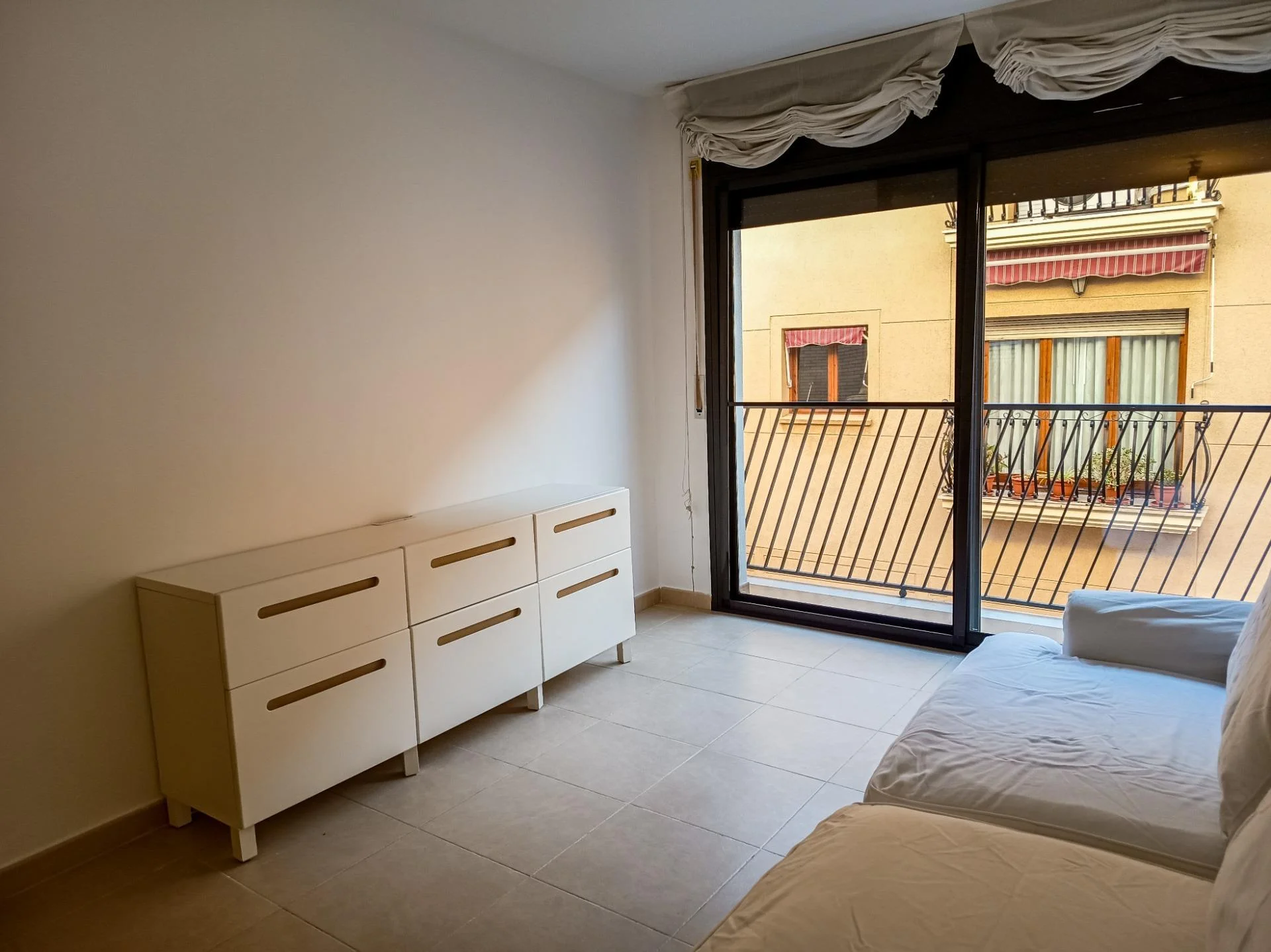 Central Reus flat with parking