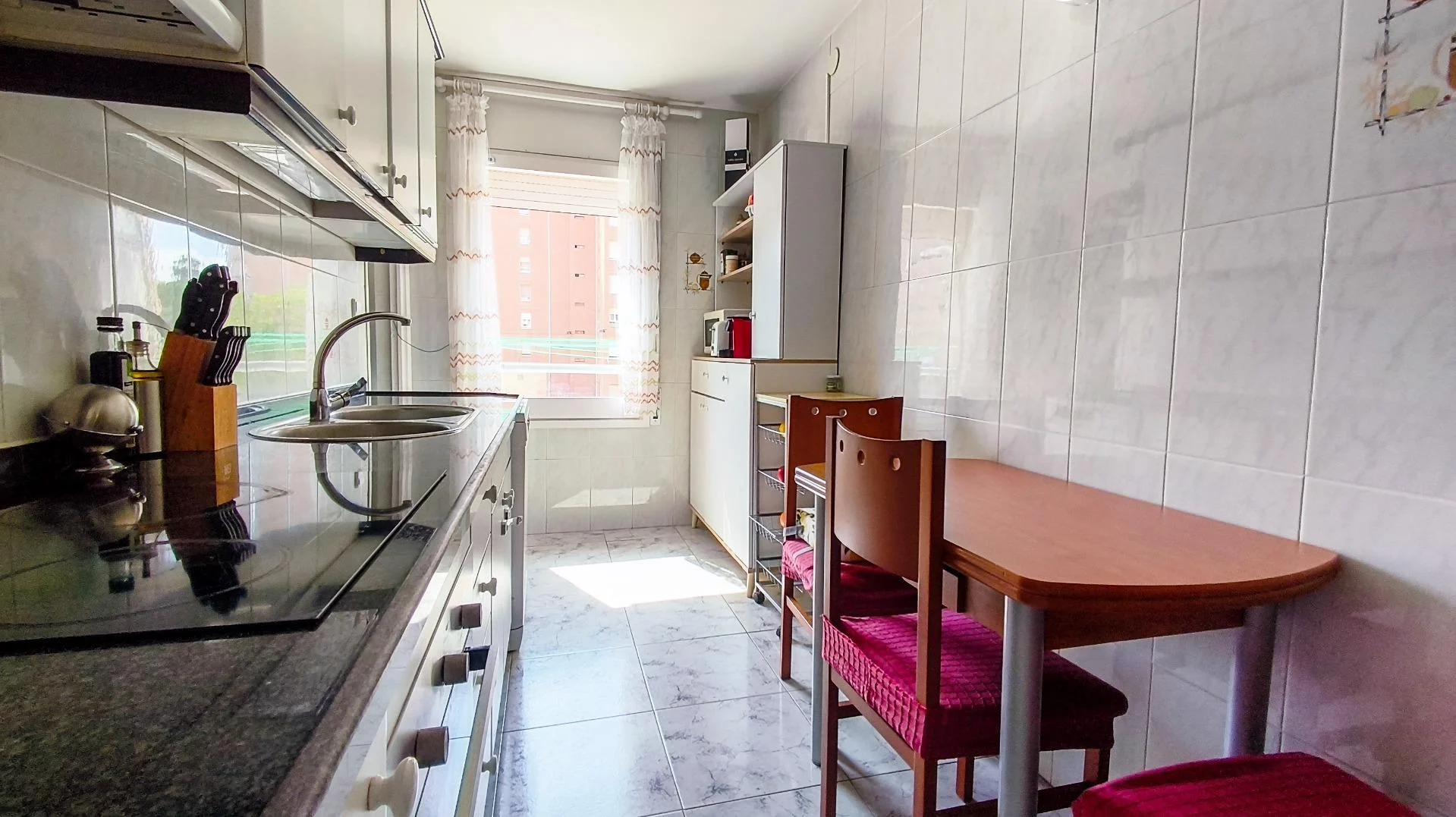 Piso de tres dormitorios con parking