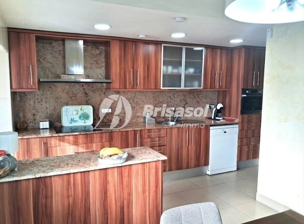 Renovated Tarragona apartment with port views