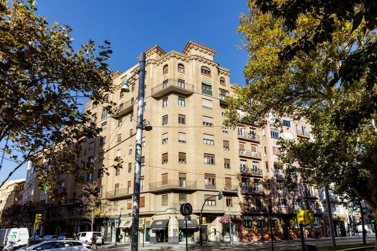 Bright Gran Vía flat, 5 bedrooms