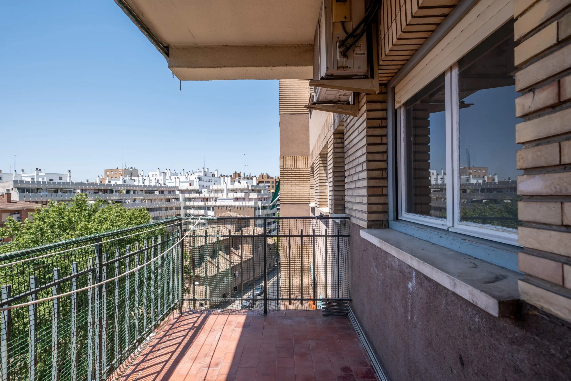 Bright San Pablo flat, 3 bedrooms