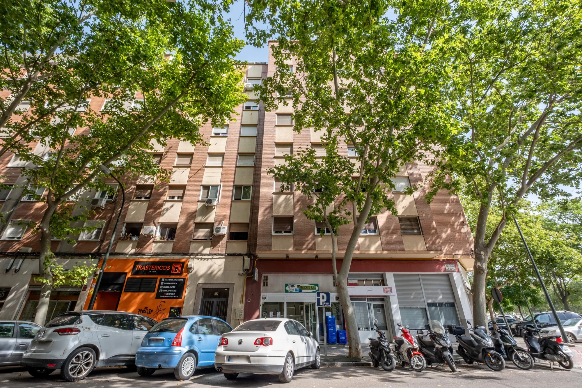 Three-bedroom La Jota flat with lift