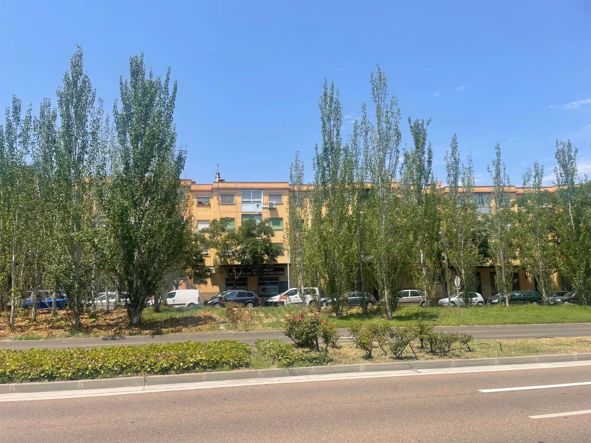 Exterior Oliver flat, 2-bedroom investment