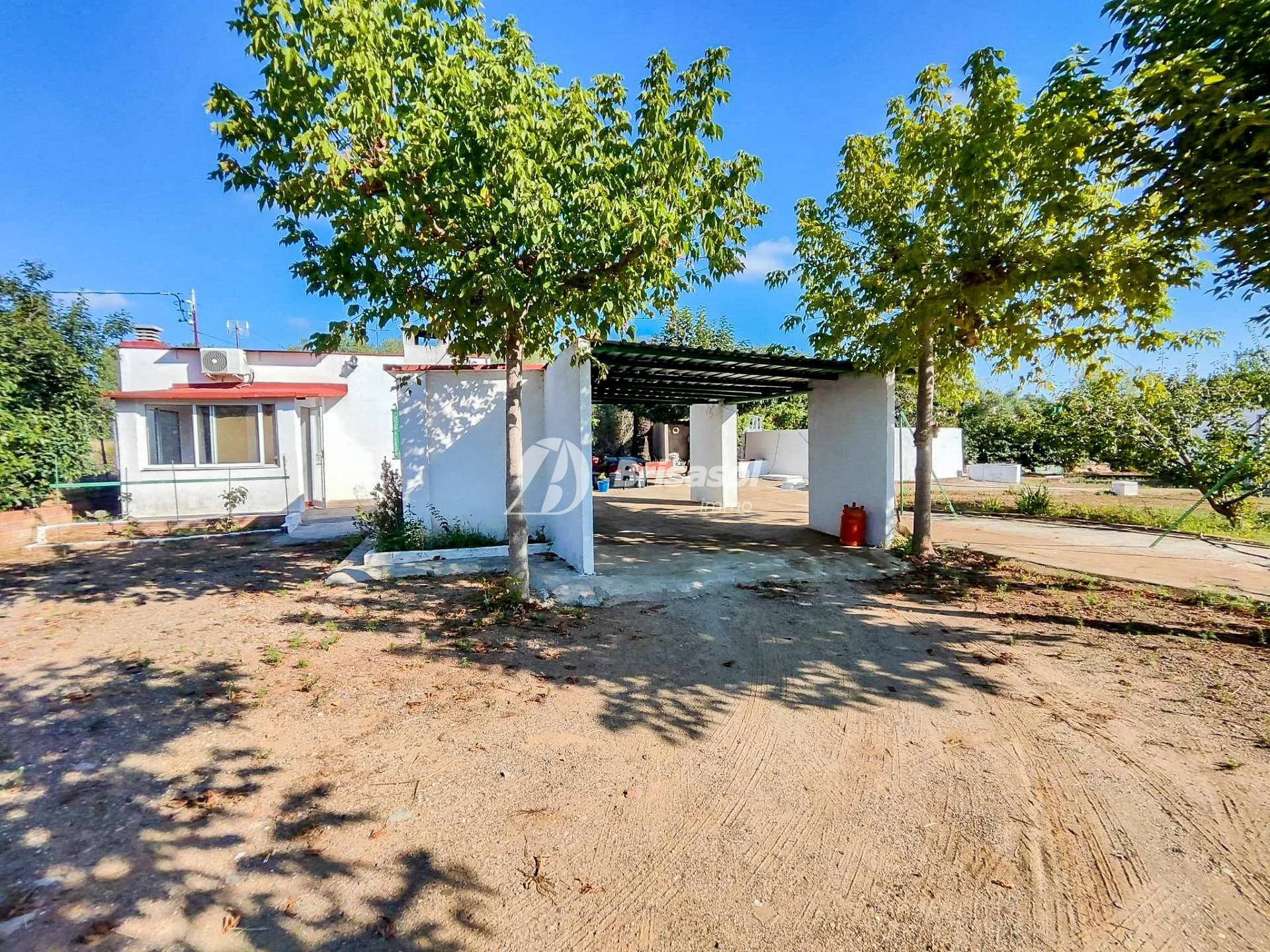Legalized rural finca near Reus