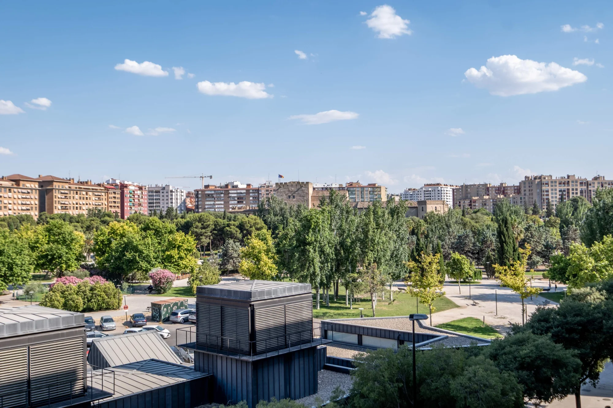 Piso reformable en Almozara con vistas al parque