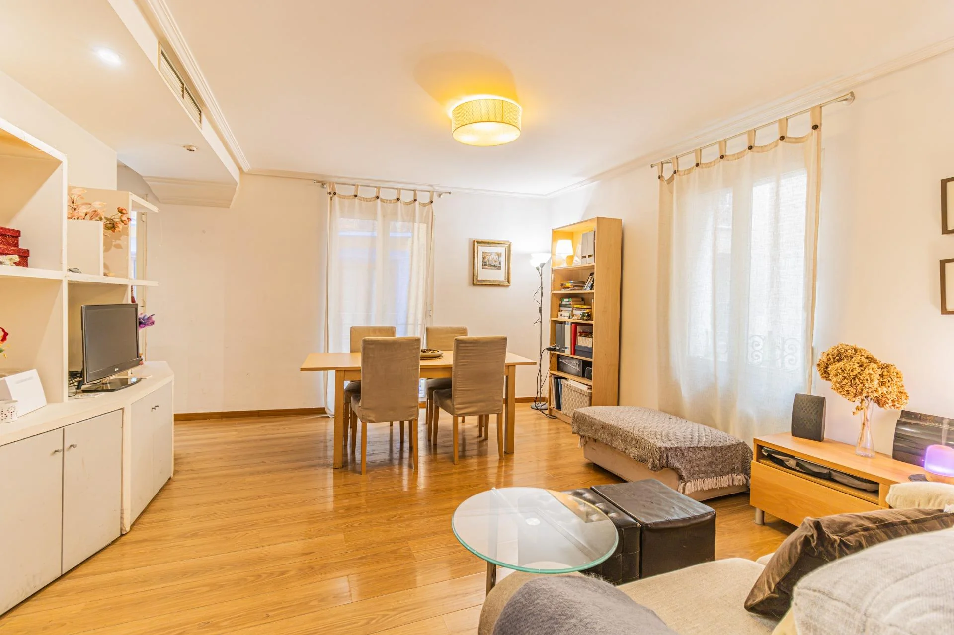 Exterior historic-centre flat, 2 bedrooms