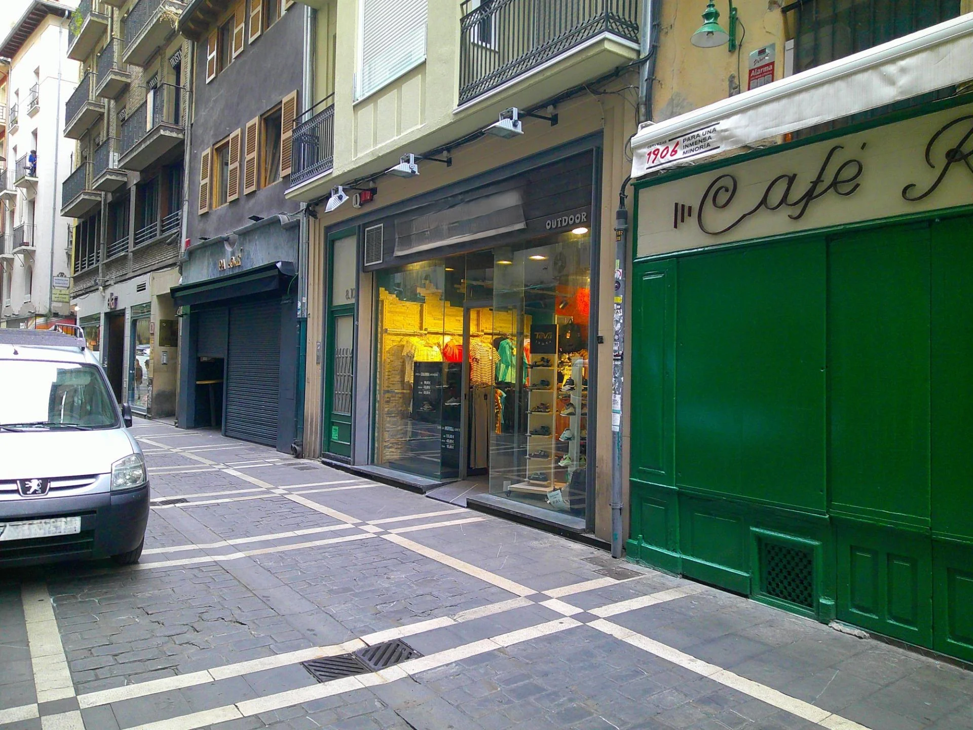 Reformed commercial unit in Pamplona centre