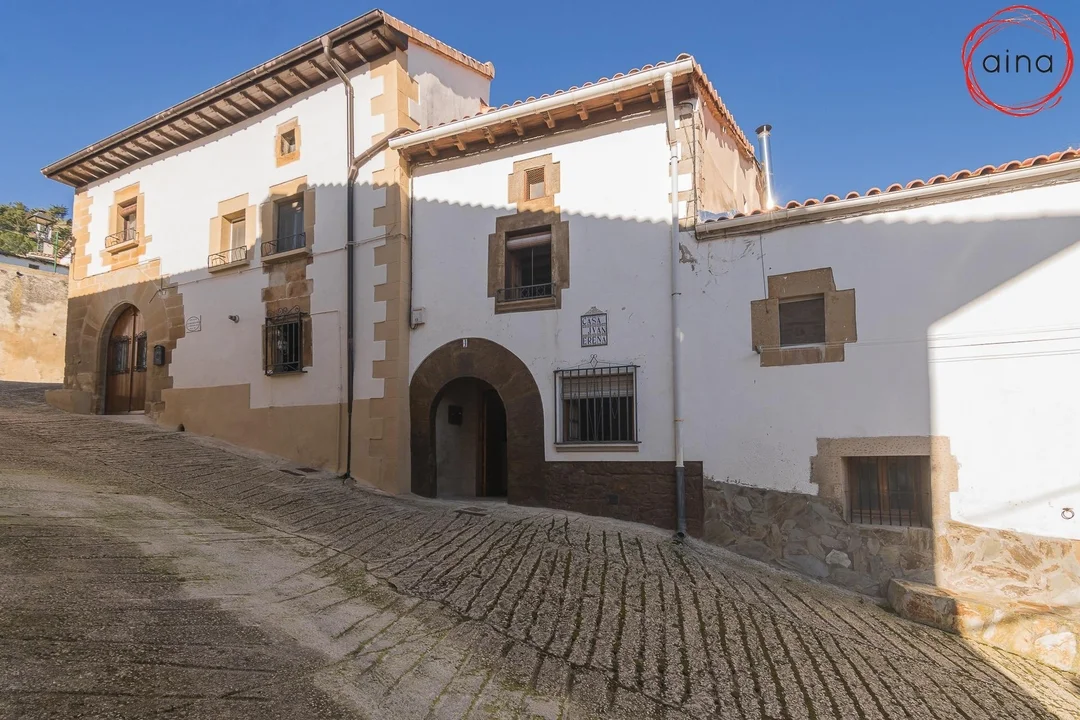 Two-house property in Añorbe, 1800