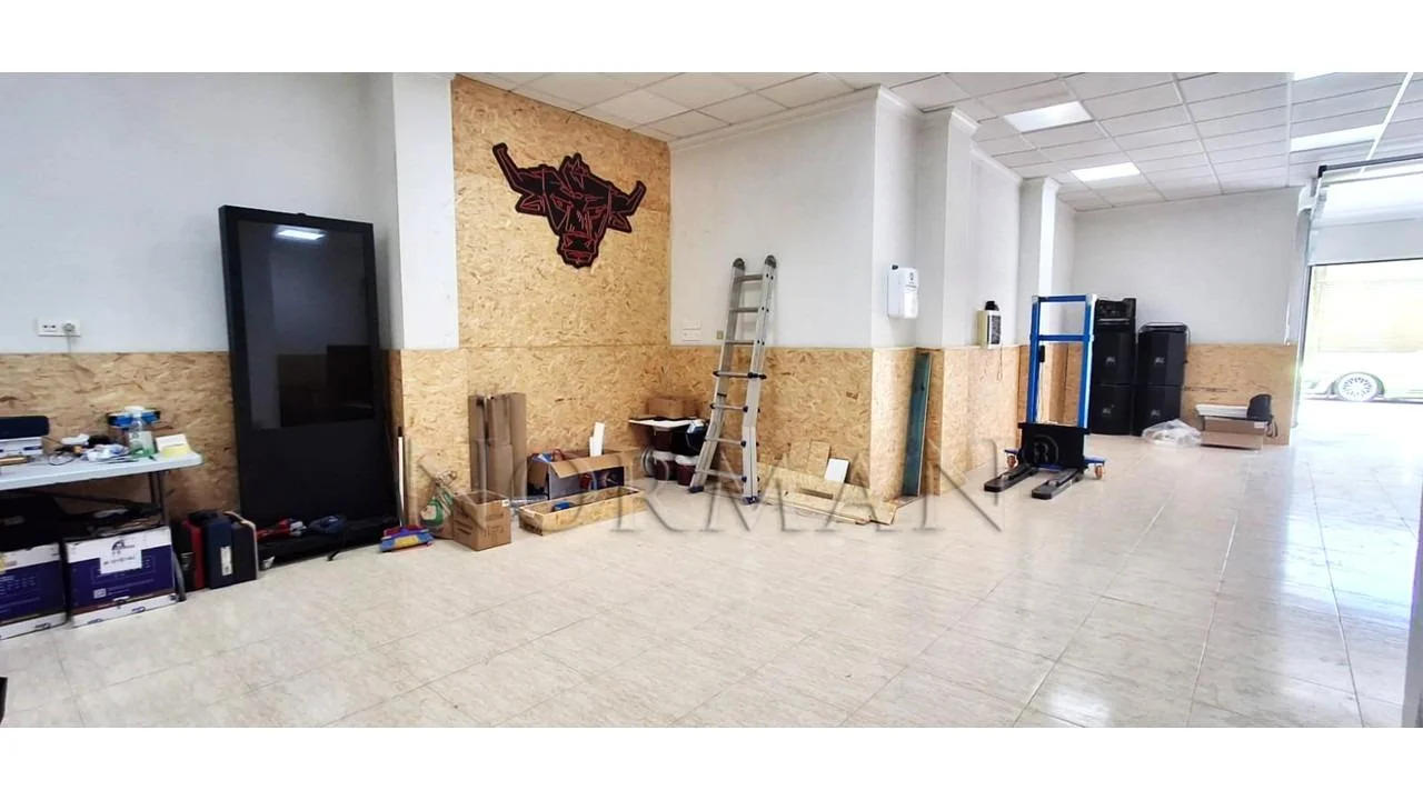 Reformed 150 m² commercial premises