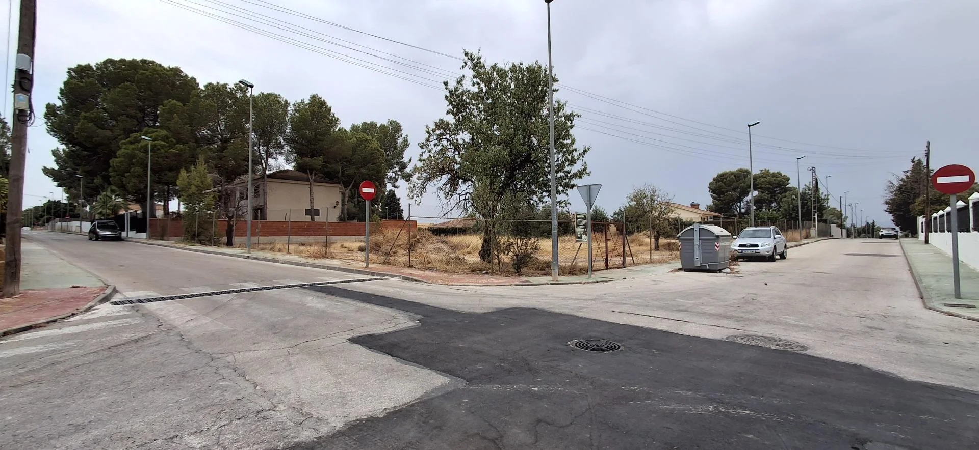 Gran parcela en esquina en Los Conejos