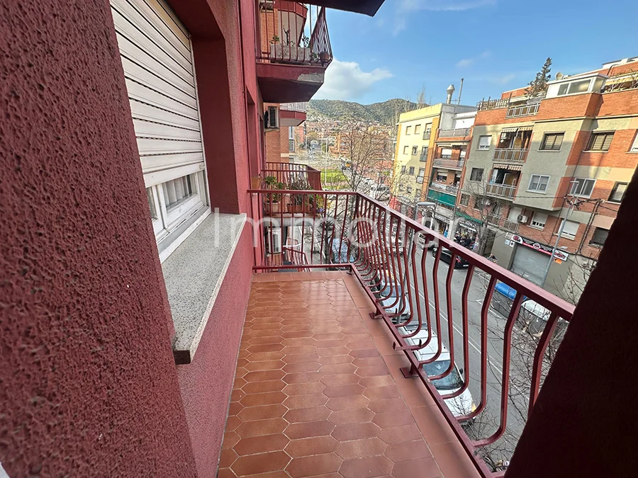 Piso céntrico de cuatro habitaciones para reformar