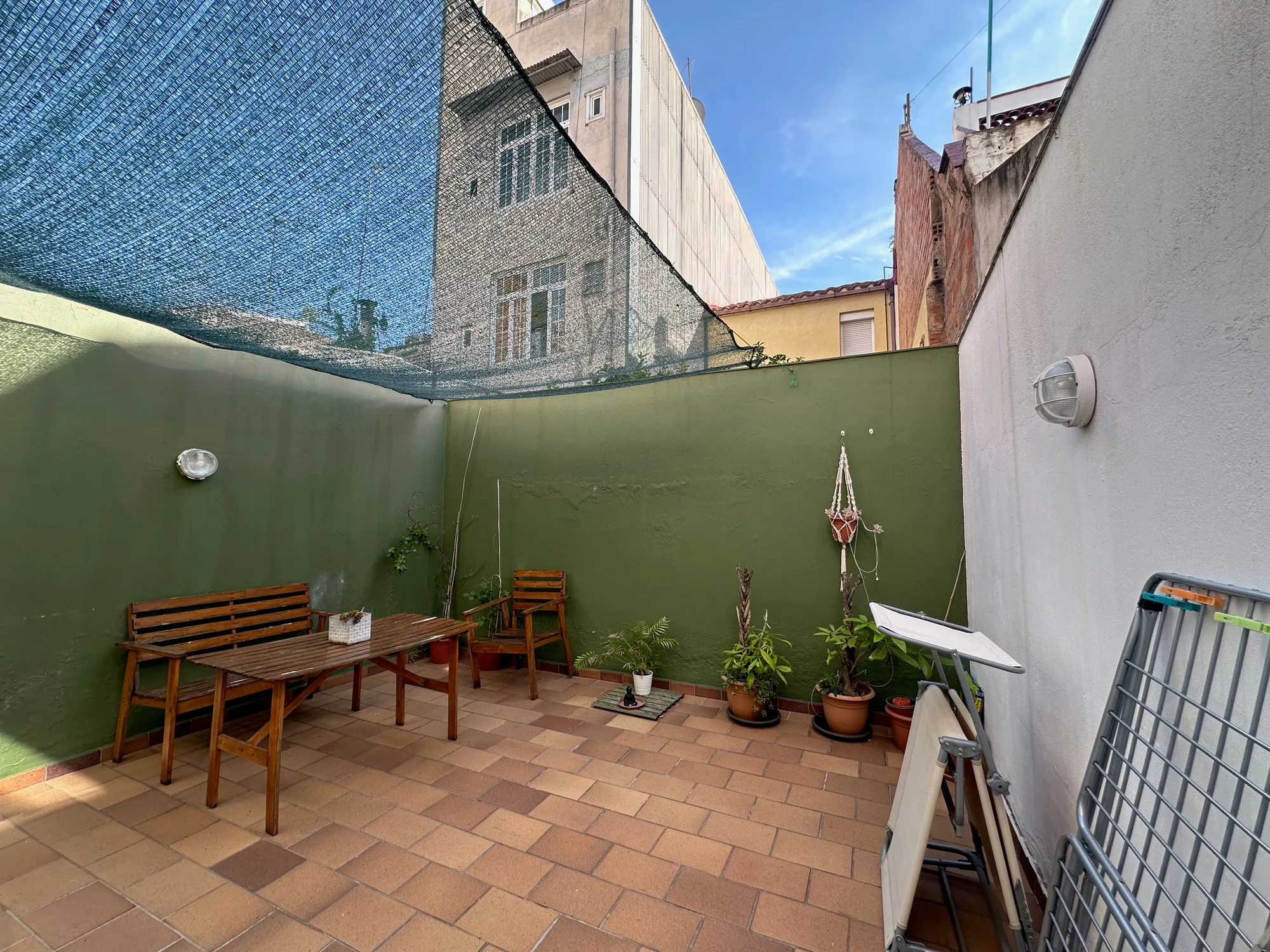 Ground-floor Sant Andreu studio, terrace