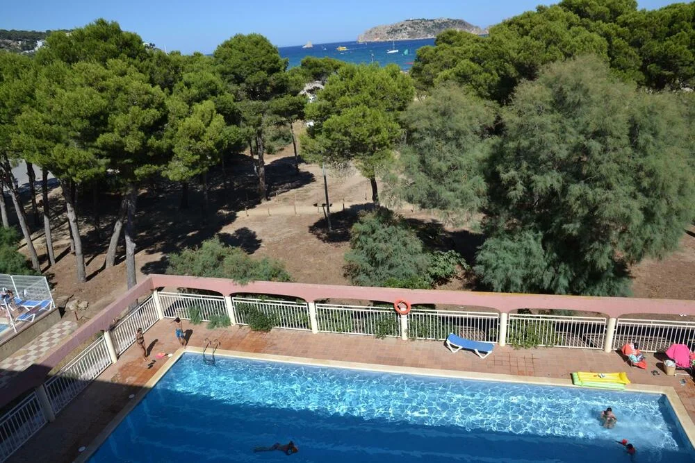 Beachfront apartment with rental licence