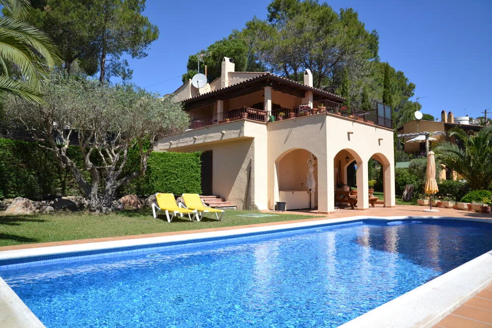 Villa cerca de L'Estartit con piscina privada