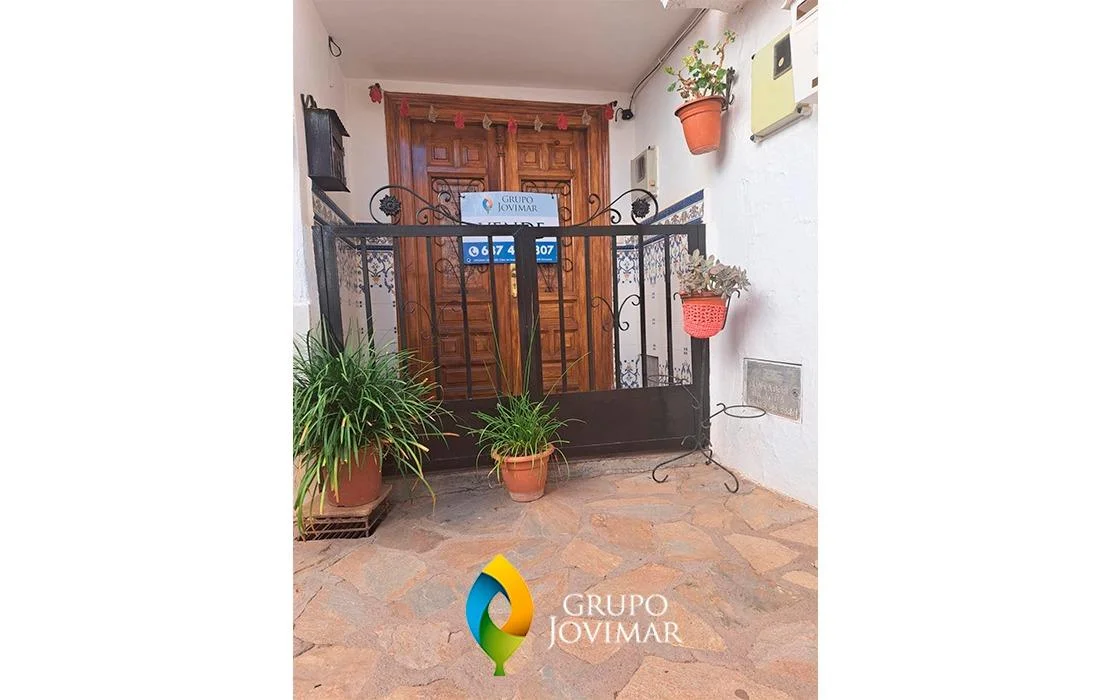 Casa céntrica de pueblo con seis dormitorios